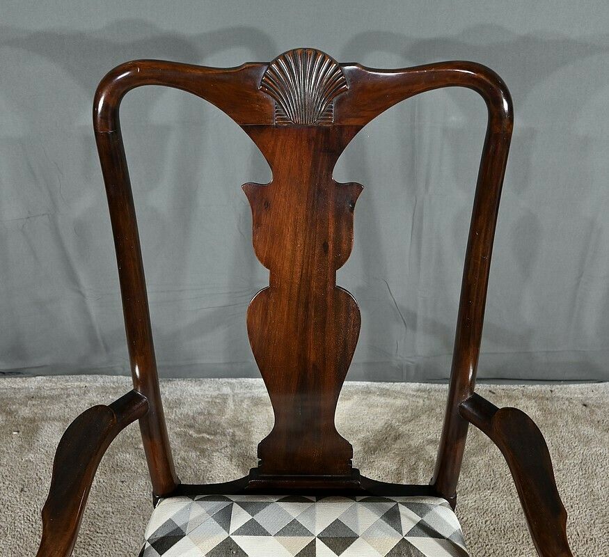 photo furniture Pair Of Chippendale Mahogany Armchairs, England   Early 20th Century