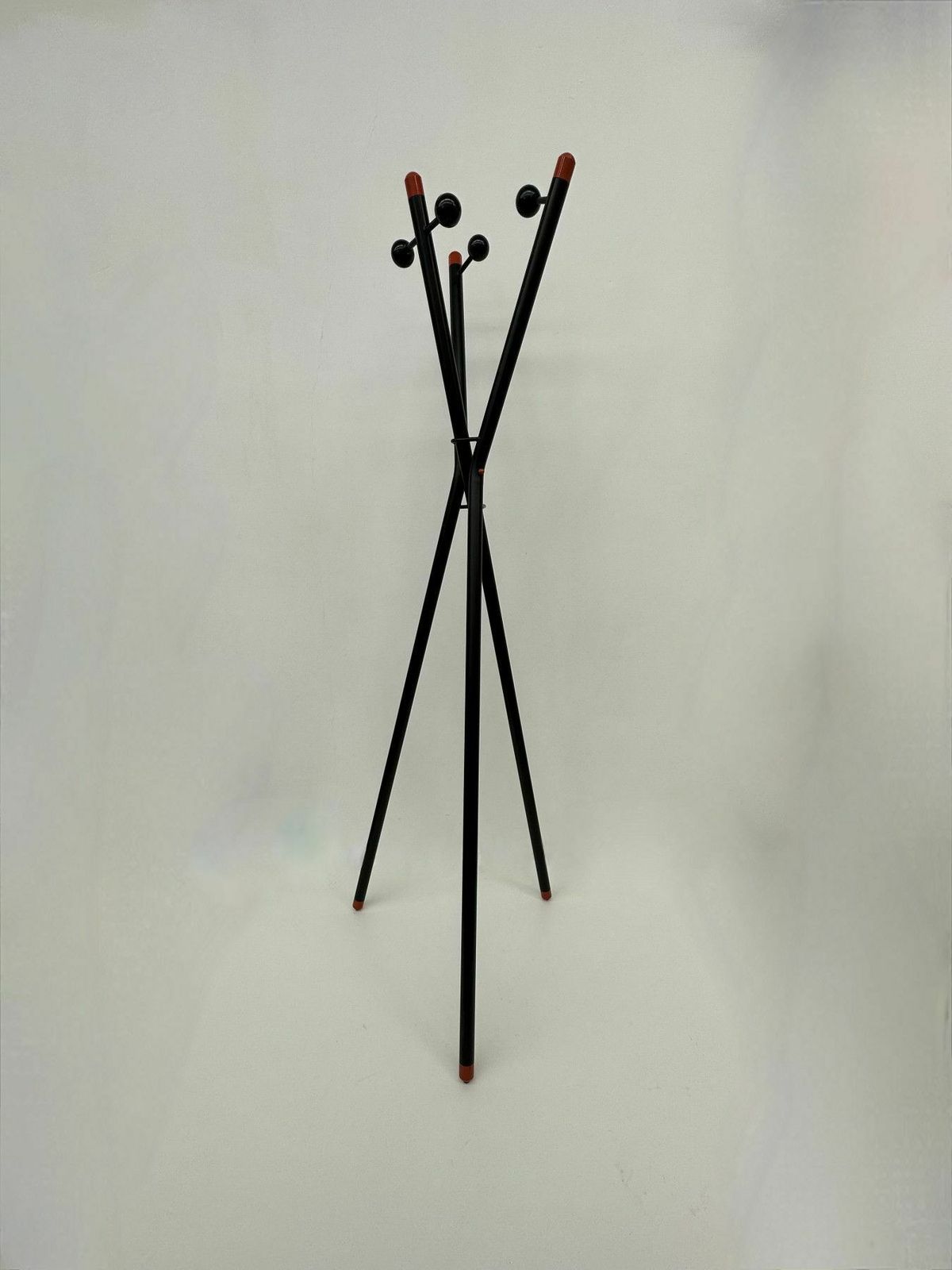 photo furniture Memphis Design Tripod Coat Rack , 1980s