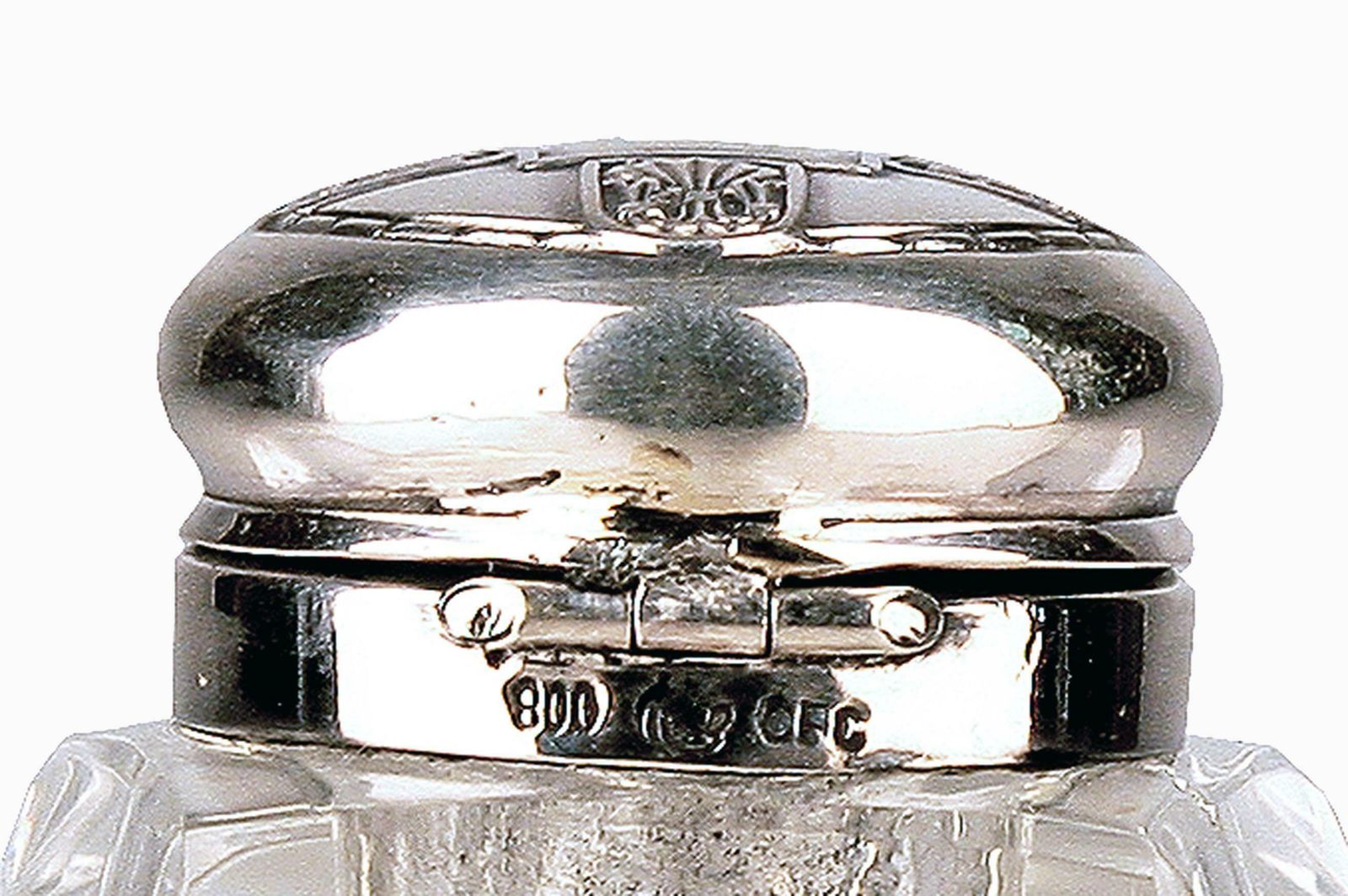 Late 19th Century Jugendstil German Cut Glass Crystal Inkwell With Polished 800 Silver Lid photo vinterior