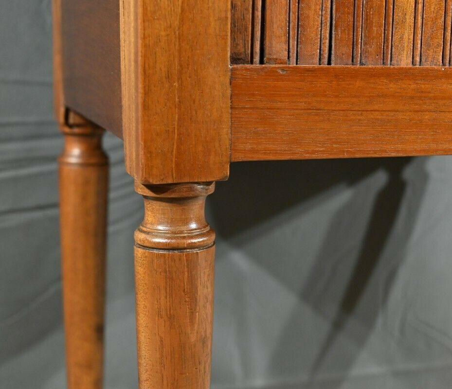 1600.0 Small Mahogany Living Room Table, Louis XVI Period – Late 18th Century photo