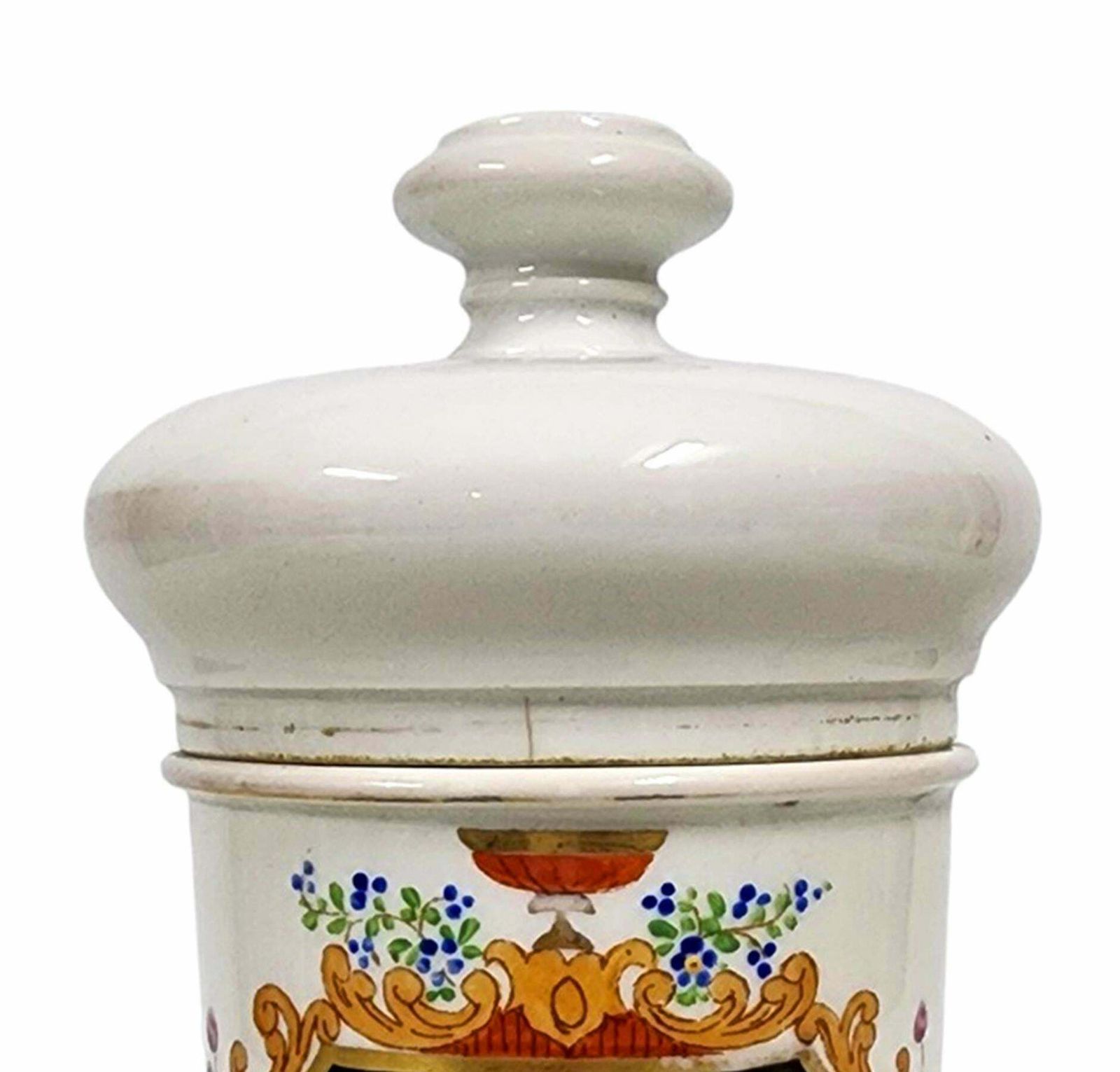 Mid 19th Century French Glazed Porcelain Apothecary/Pharmaceutical Jar With Lid  'Ext: Quina R:' photo for sale