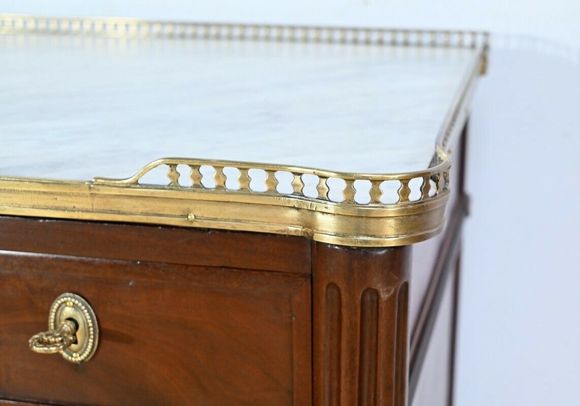 Cuban Mahogany Chest Of Drawers, Louis XVI Period – 2nd Part 18th Century photo vintage