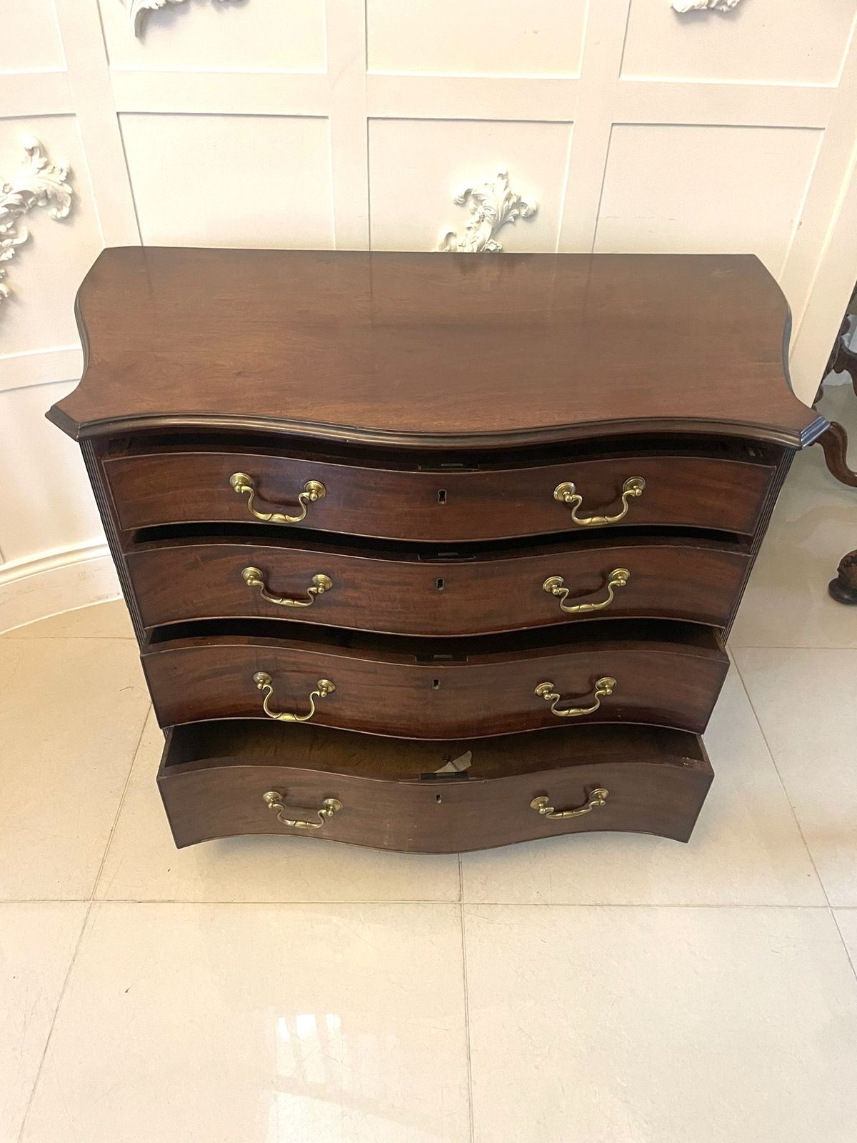 Outstanding Quality Antique 18th Century Mahogany Serpentine Chest Of Drawers photo for sale