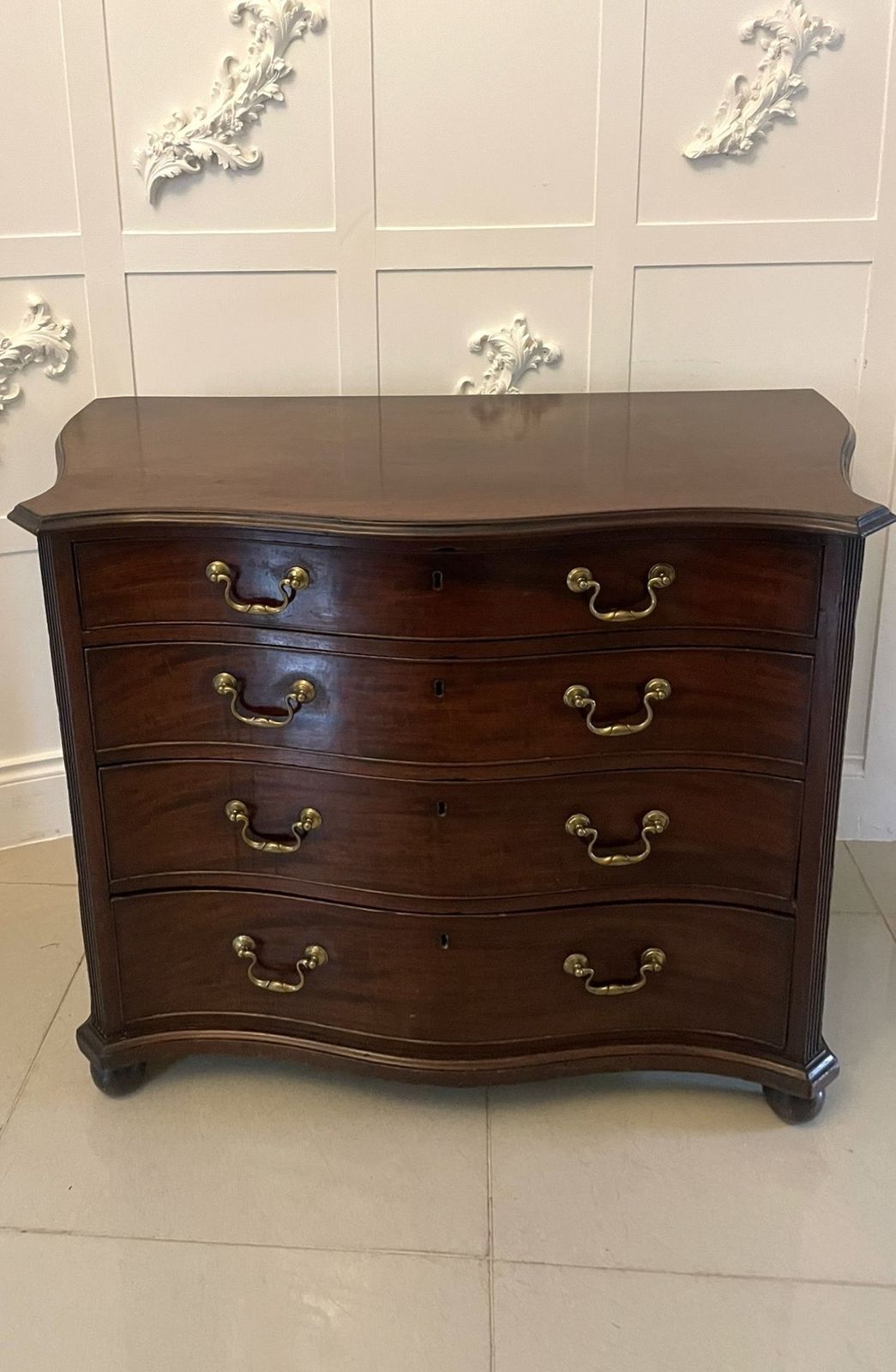 Outstanding Quality Antique 18th Century Mahogany Serpentine Chest Of Drawers