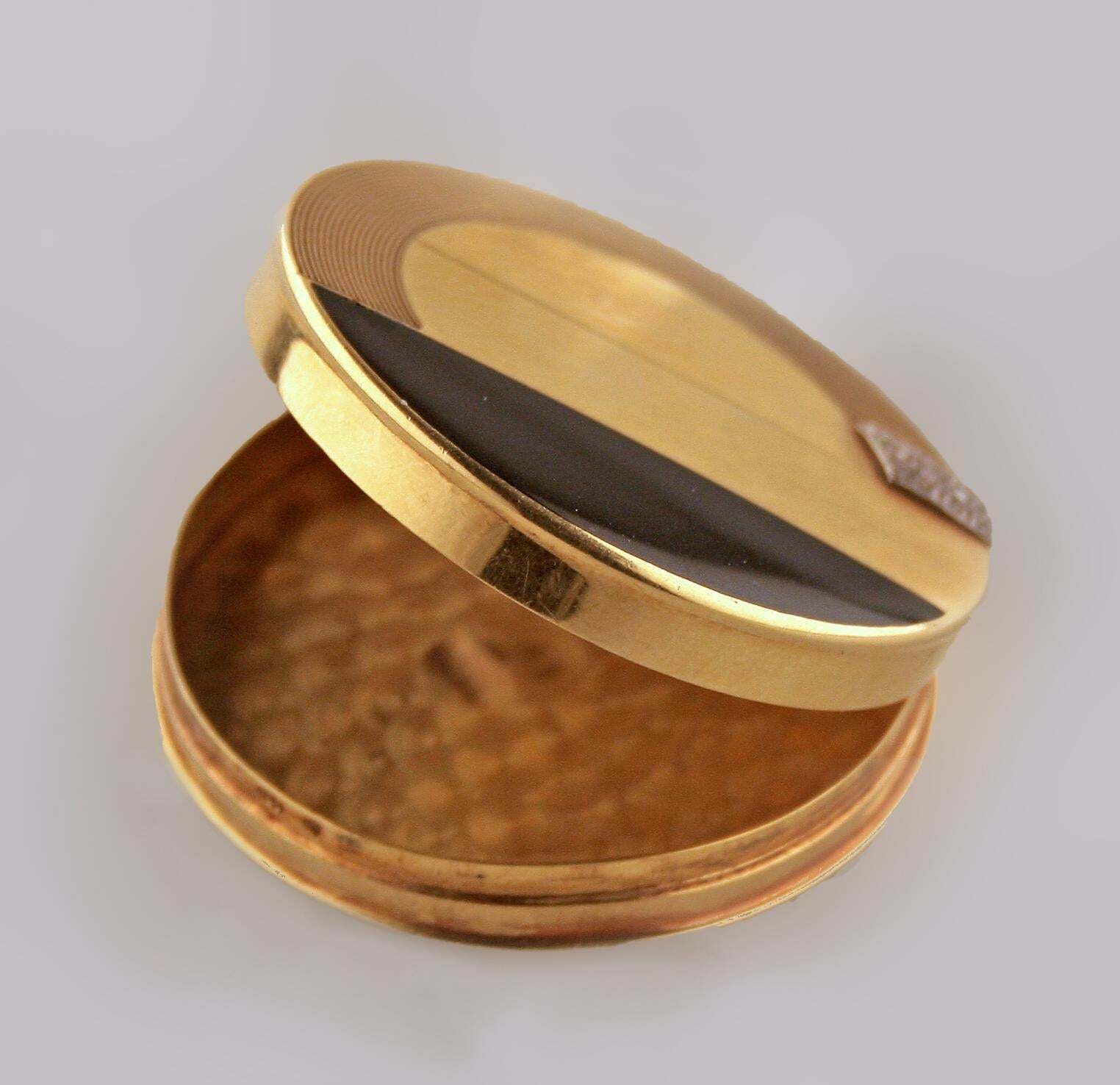 5200.0 Art Déco French Hand Crafted 18 Karat Gold And Enamel Circular Pill/Snuff Box photo
