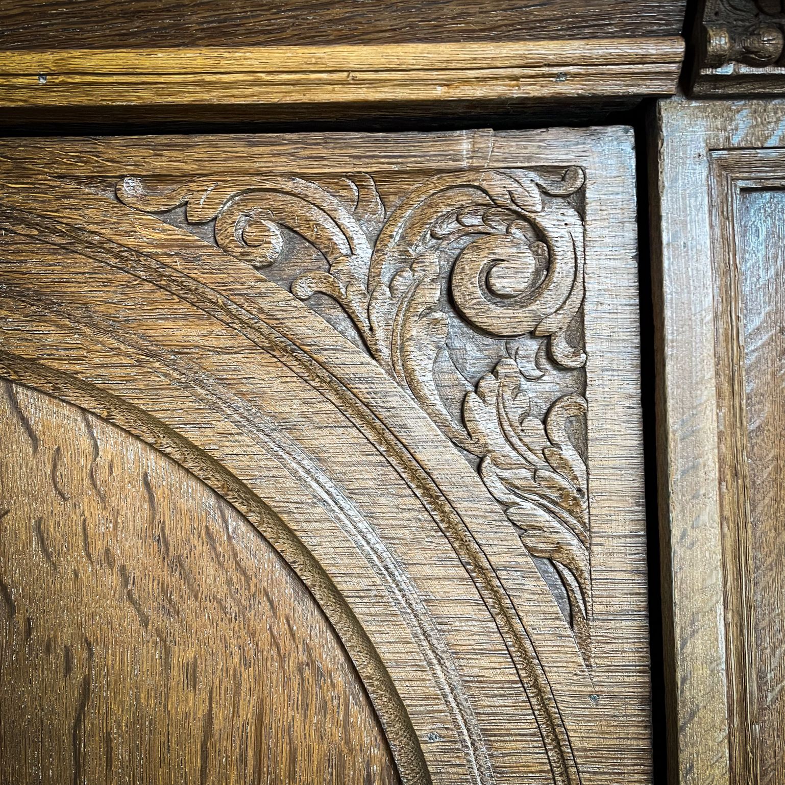 Antique Oak Country Wardrobe – Germany, Circa 1680 photo vinterior