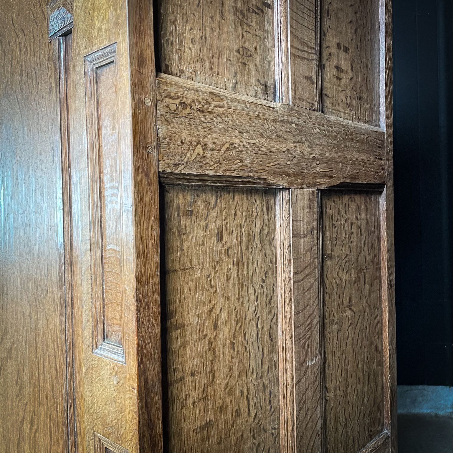 photo vintage Antique Oak Country Wardrobe – Germany, Circa 1680