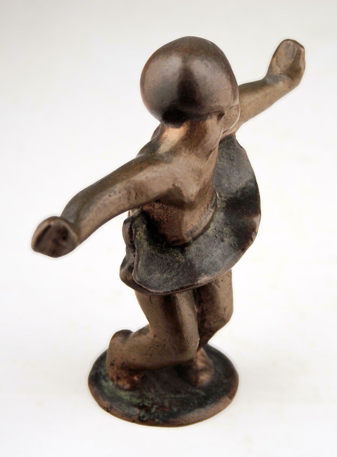 Early 20th Century Art Déco Small Bronze Sculpture Of Girl With Skirt Dancing photo for sale
