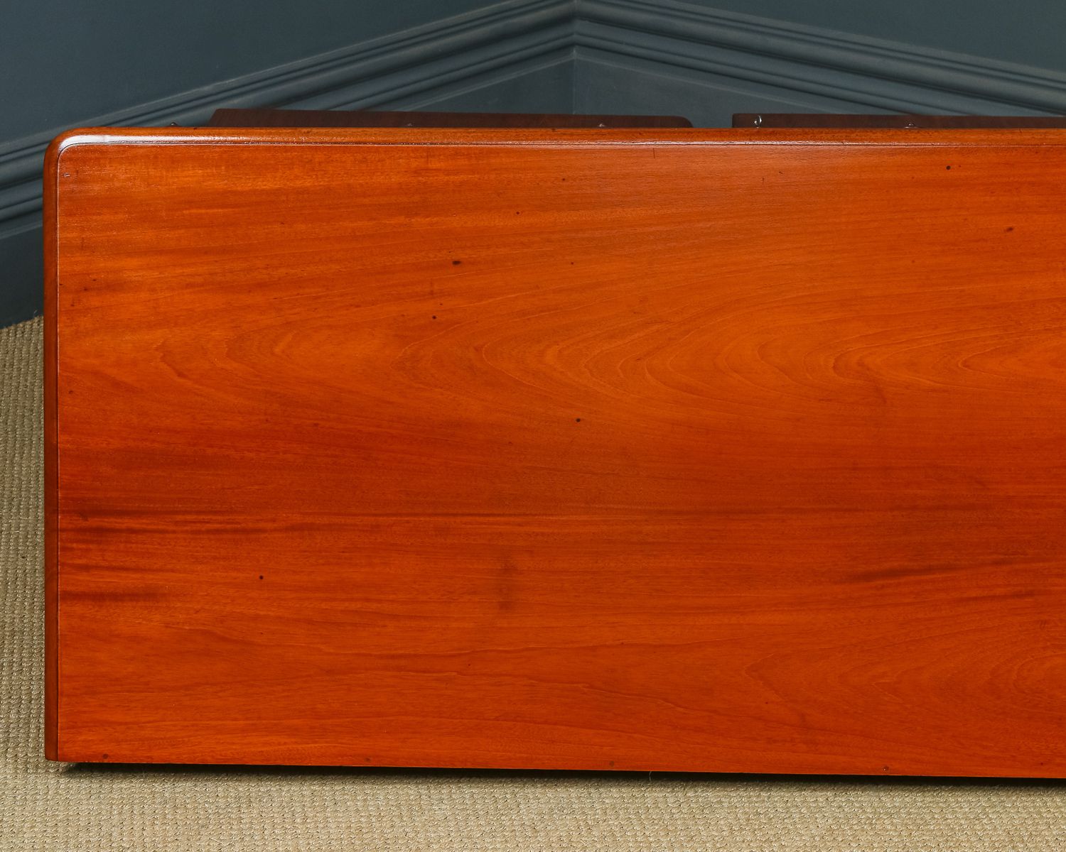 photo vinterior English Victorian 5ft Figured Mahogany Office Writing Pedestal Desk (Circa 1850)