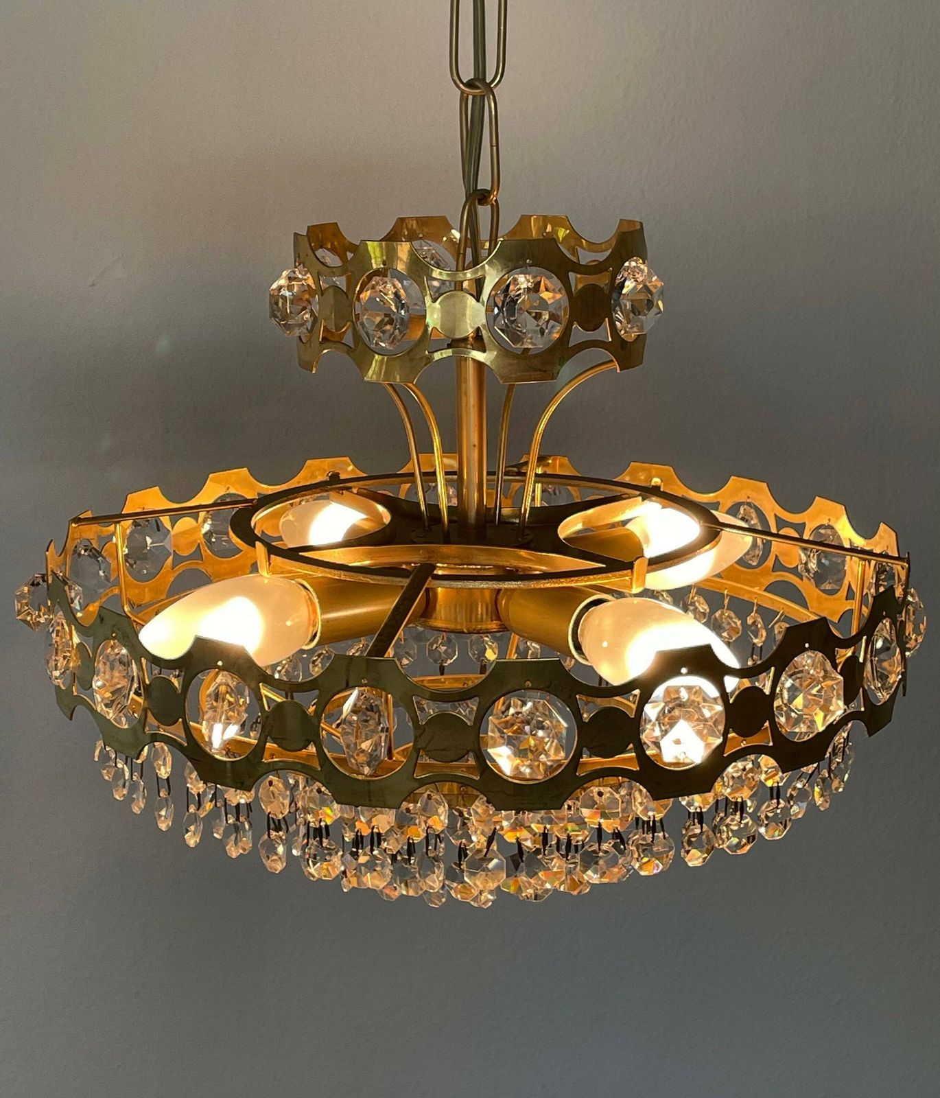 Swedish Mid Century 1970s Luxury Chandelier In Gold Metal With Crystal Cut Glass And Beautiful Details photo 335.0