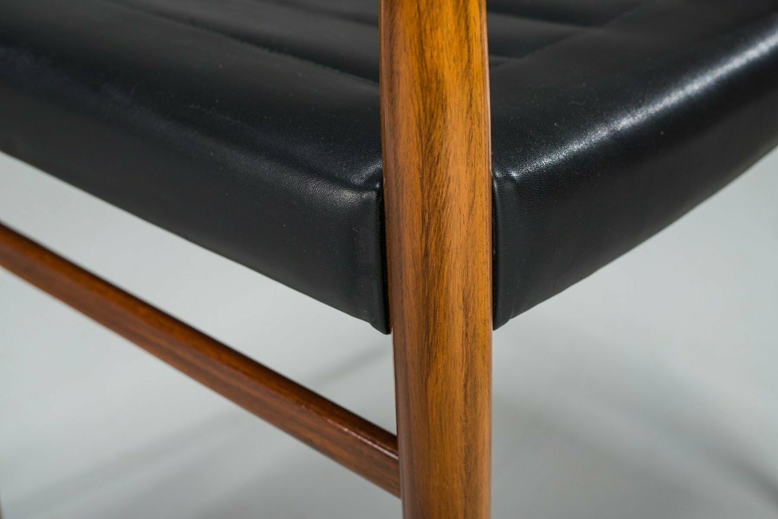 photo furniture Mid Century Palisander Esszimmerstuhl Mit Lederbezug, 1950er, 4 . Set