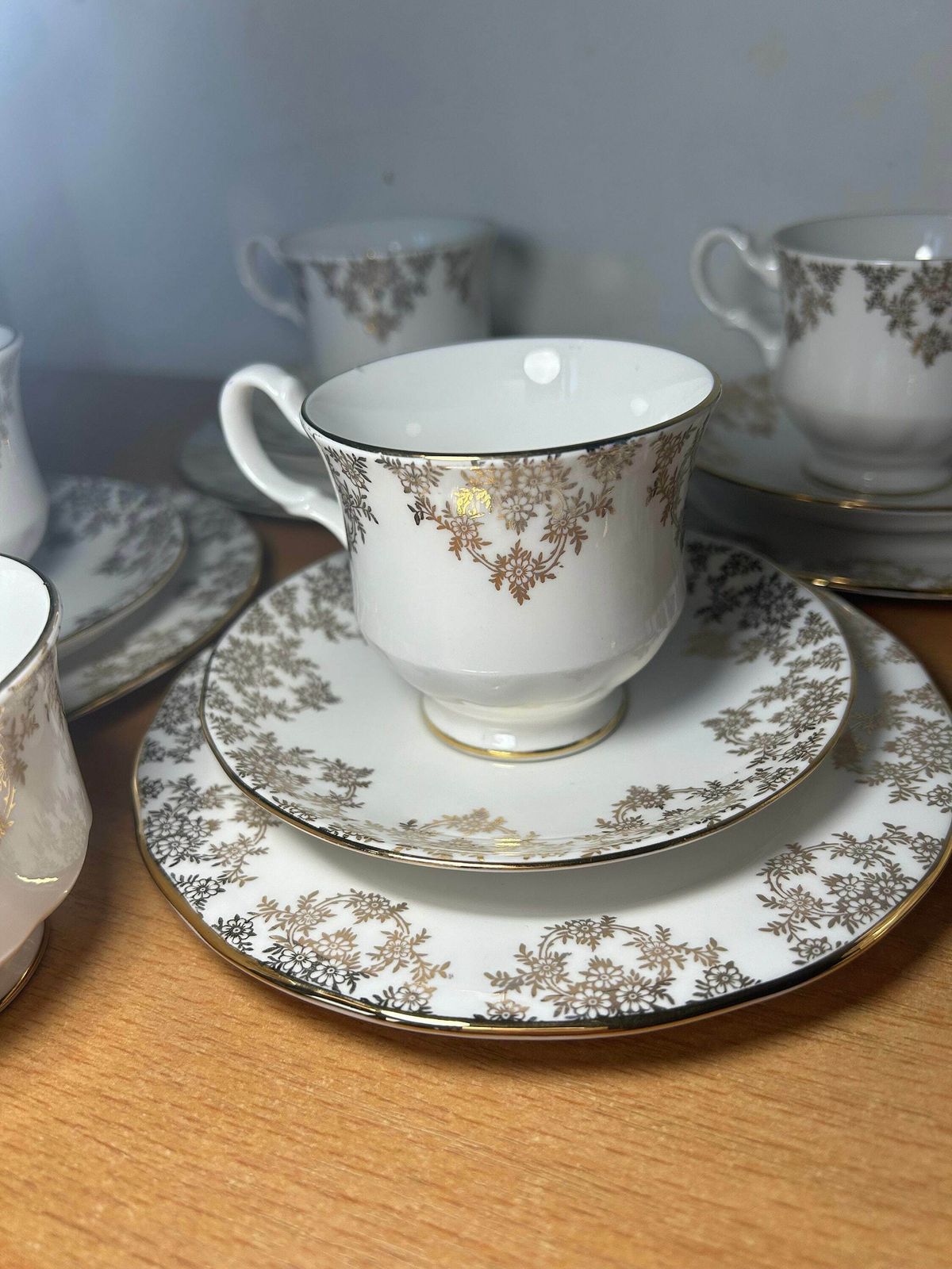 1950s Queen Anne Set Of Bone China Tea Set Made By Crown Regent Gold And White 20 Piece photo 179.0
