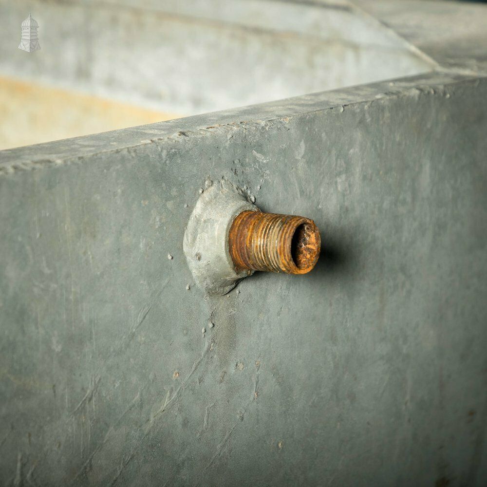 photo vintage Galvanised Water Tank, Large Reclaimed Metal Planter