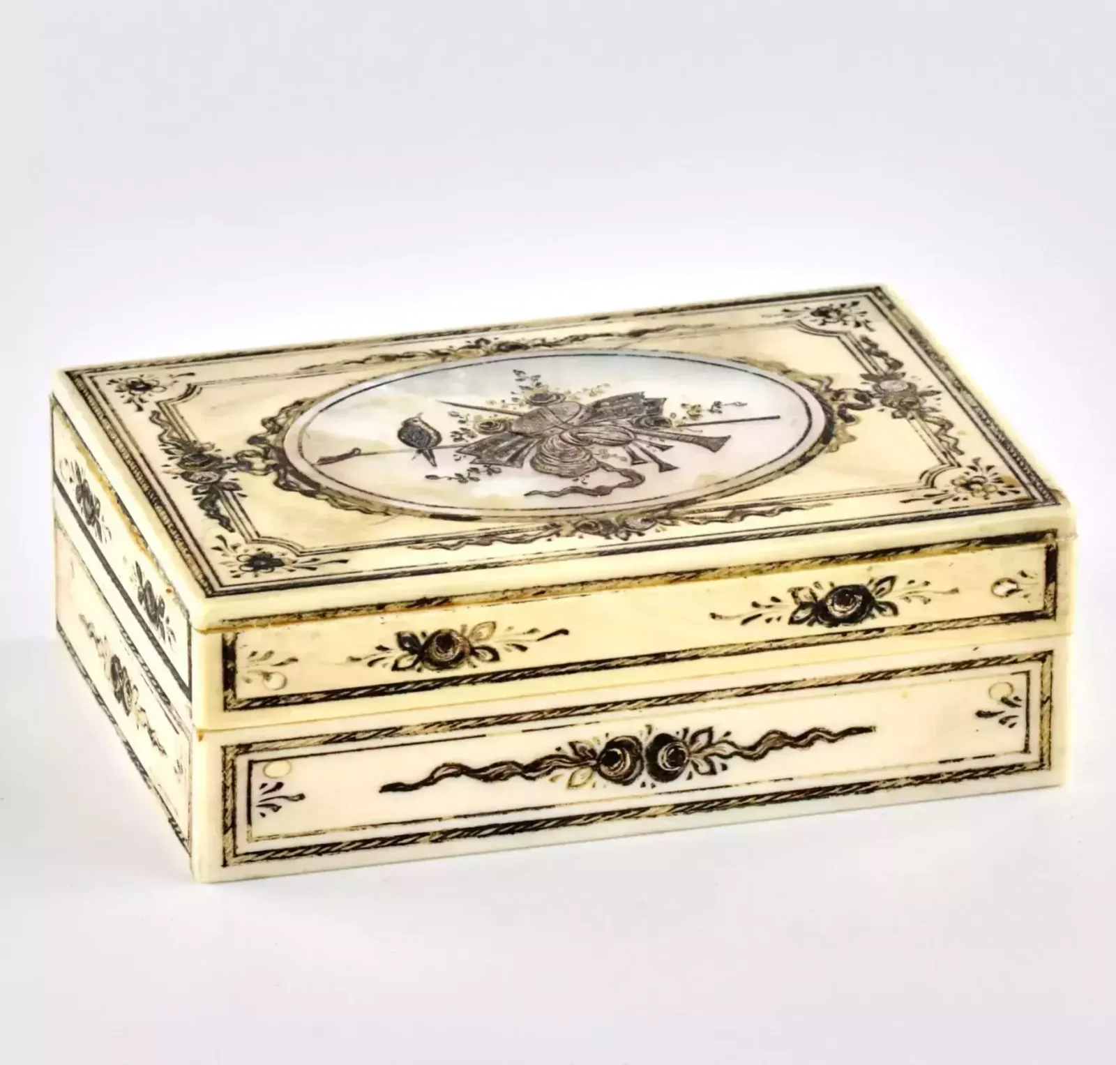 Ivory Box With Mother Of Pearl Inlay. photo vinterior
