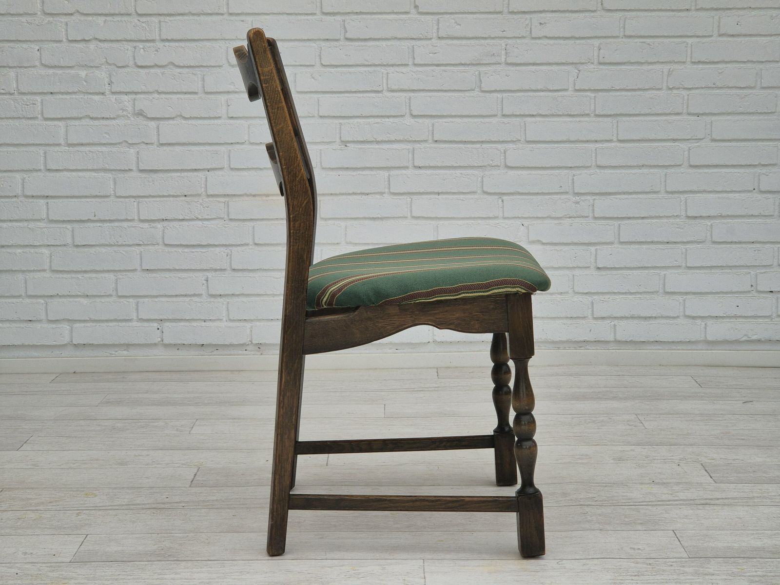 Ca. Jaren 1970, Set Van 4 Deense Eetkamerstoelen, Donker Eikenhout, Meubelwollen Bekleding. photo vintage