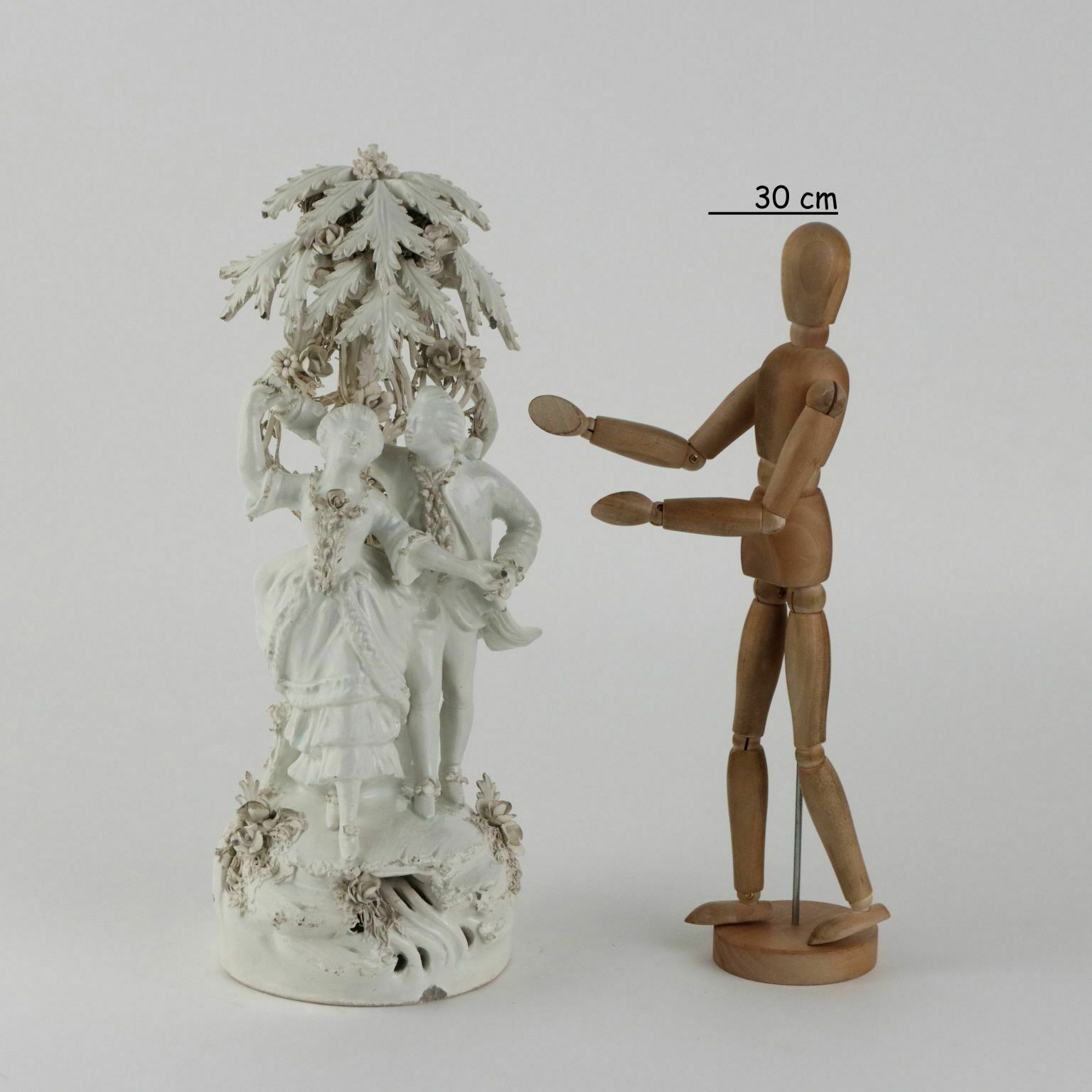 Gruppo Scultoreo In Porcellana Manifattura Di Capodimonte photo furniture