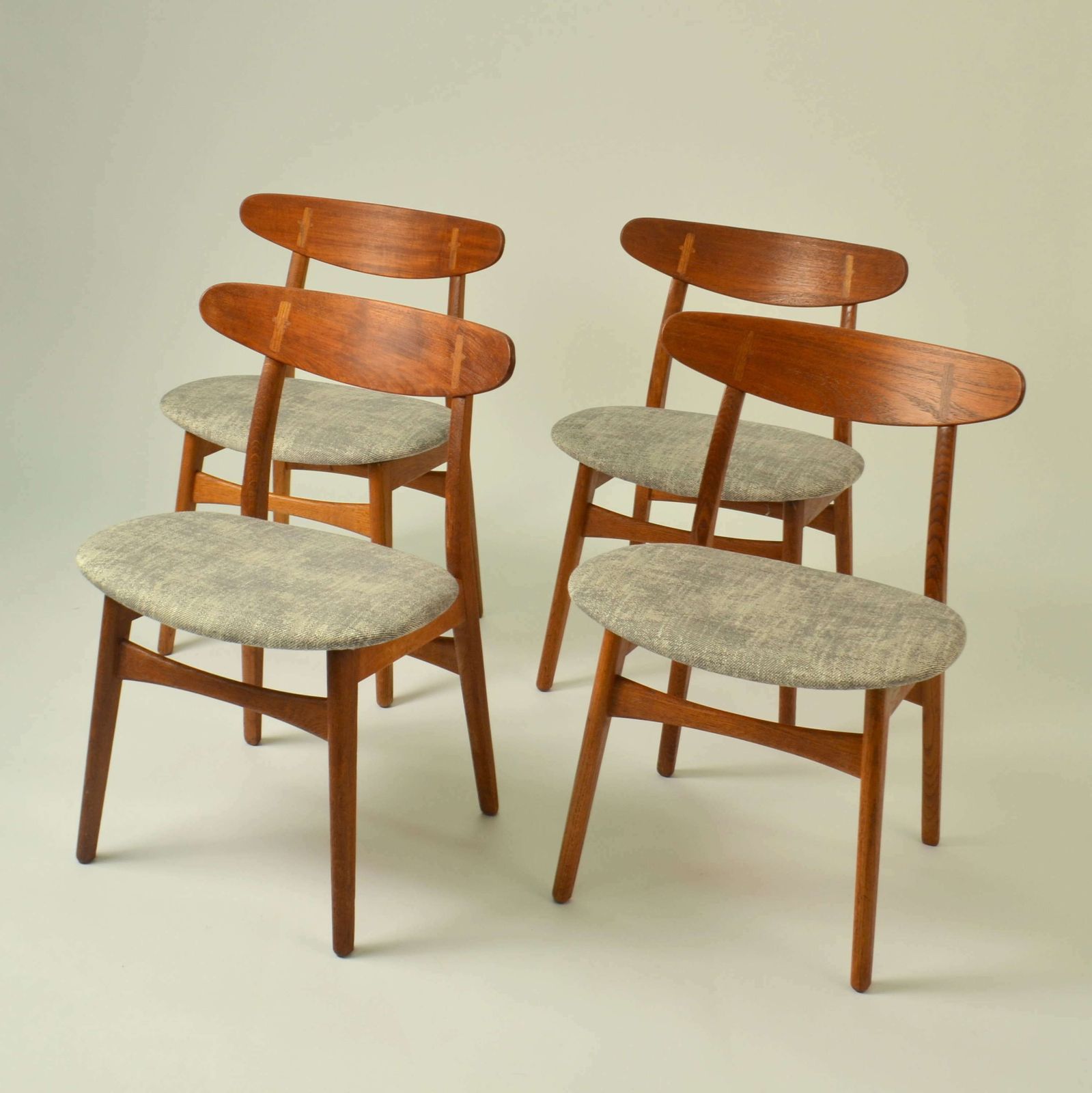 Set Of Four Hans Wegner Dining Chairs Ch30 For Carl Hansen & Søn photo Furniture