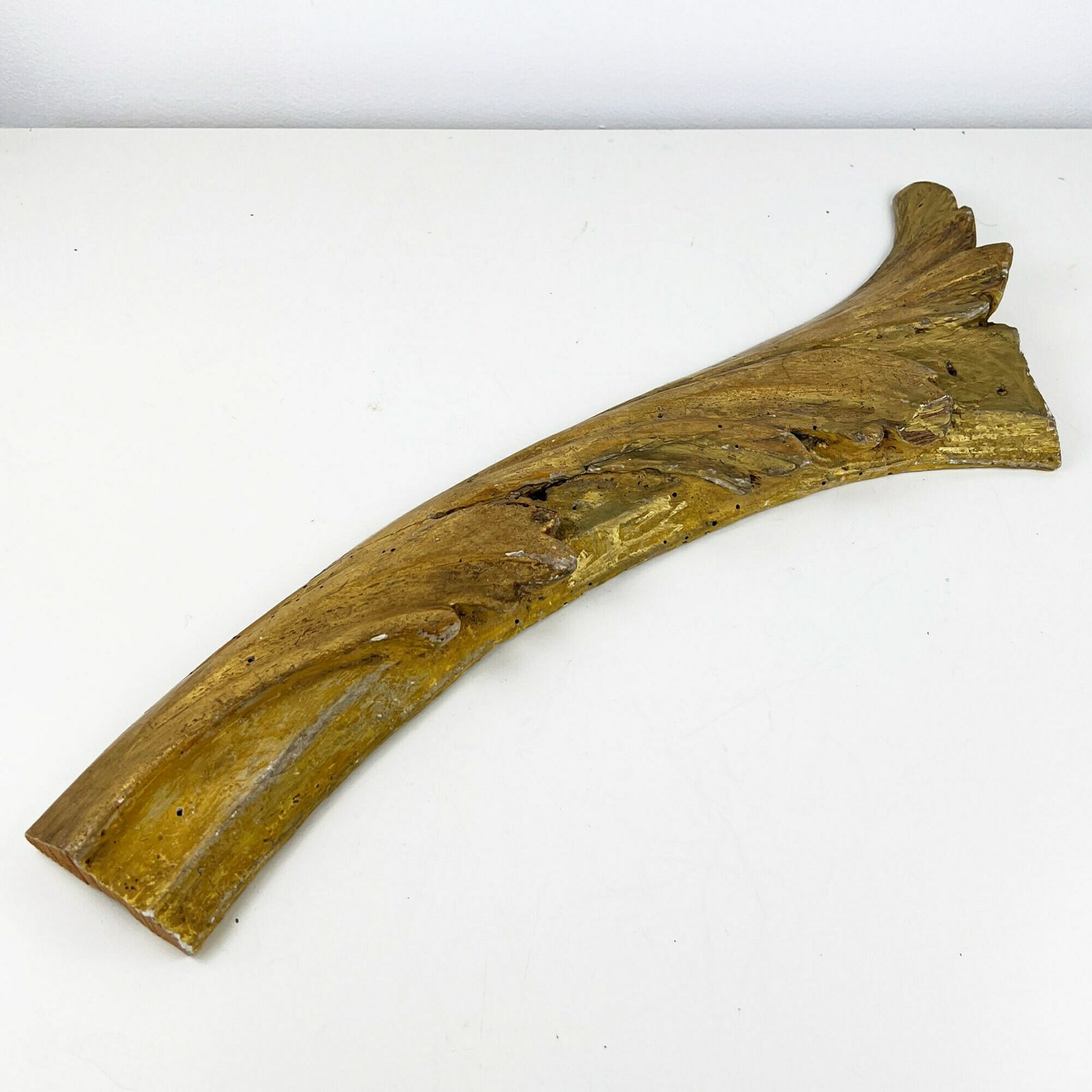 Antiek Verguld Houten Snijwerkfragment, 19e Eeuw – Architecturaal Sloopmateriaal, Italiaans Decoratiestuk photo buy