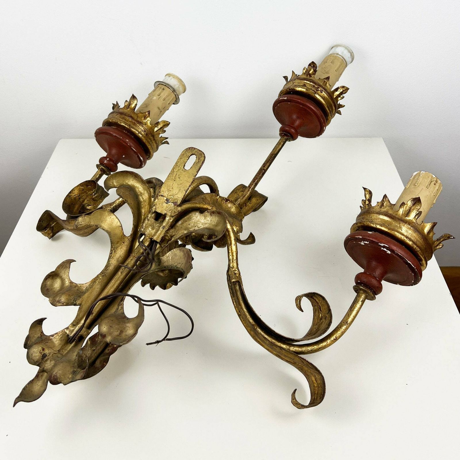 Antique Tole Sconce, Large Italian Gilt Tole Wall Lamp, Florentine Wall Sconce photo vintage