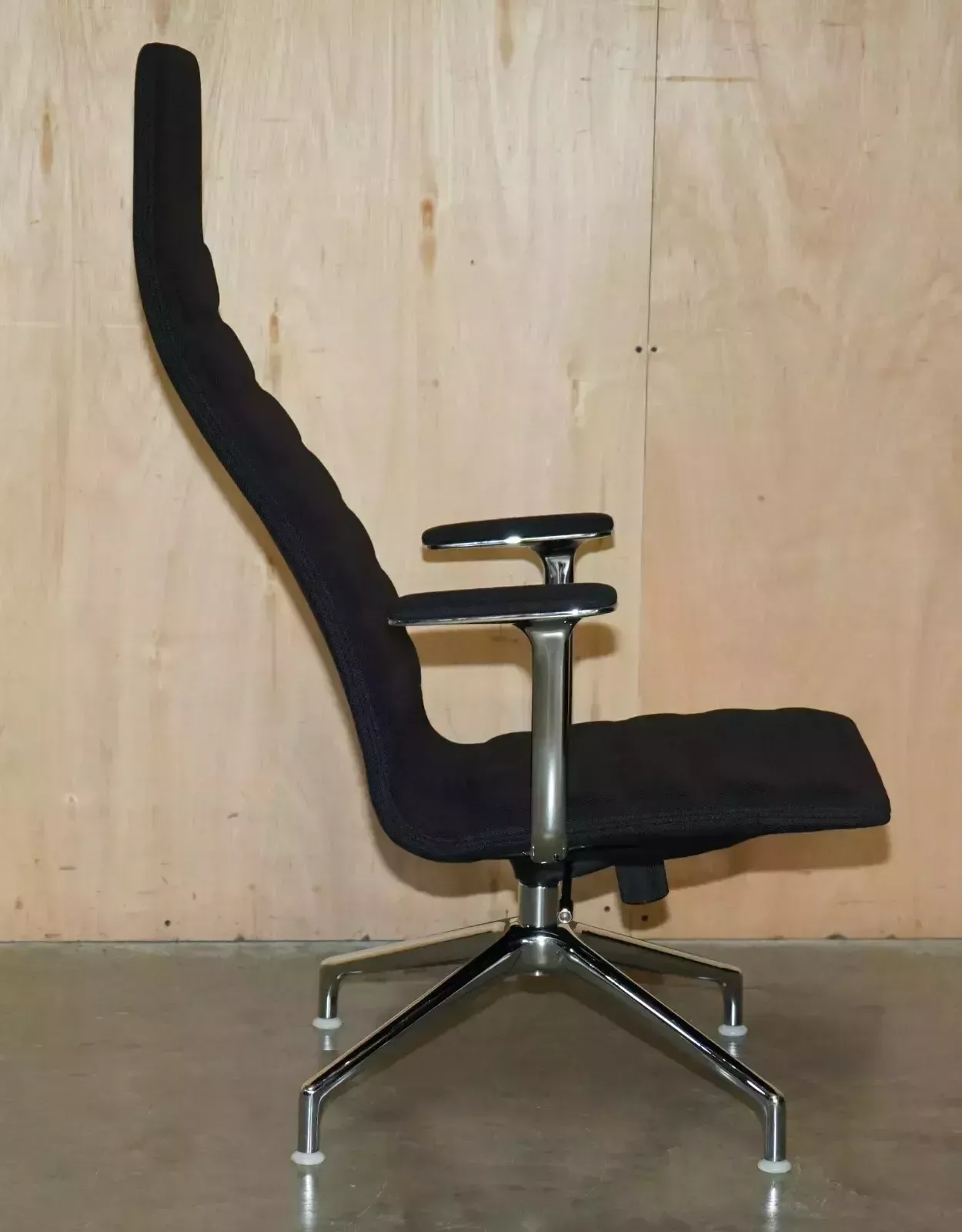 3500.0 Pair Of Cappellini Lotus Office Lounge Armchairs By Jasper Morrison photo