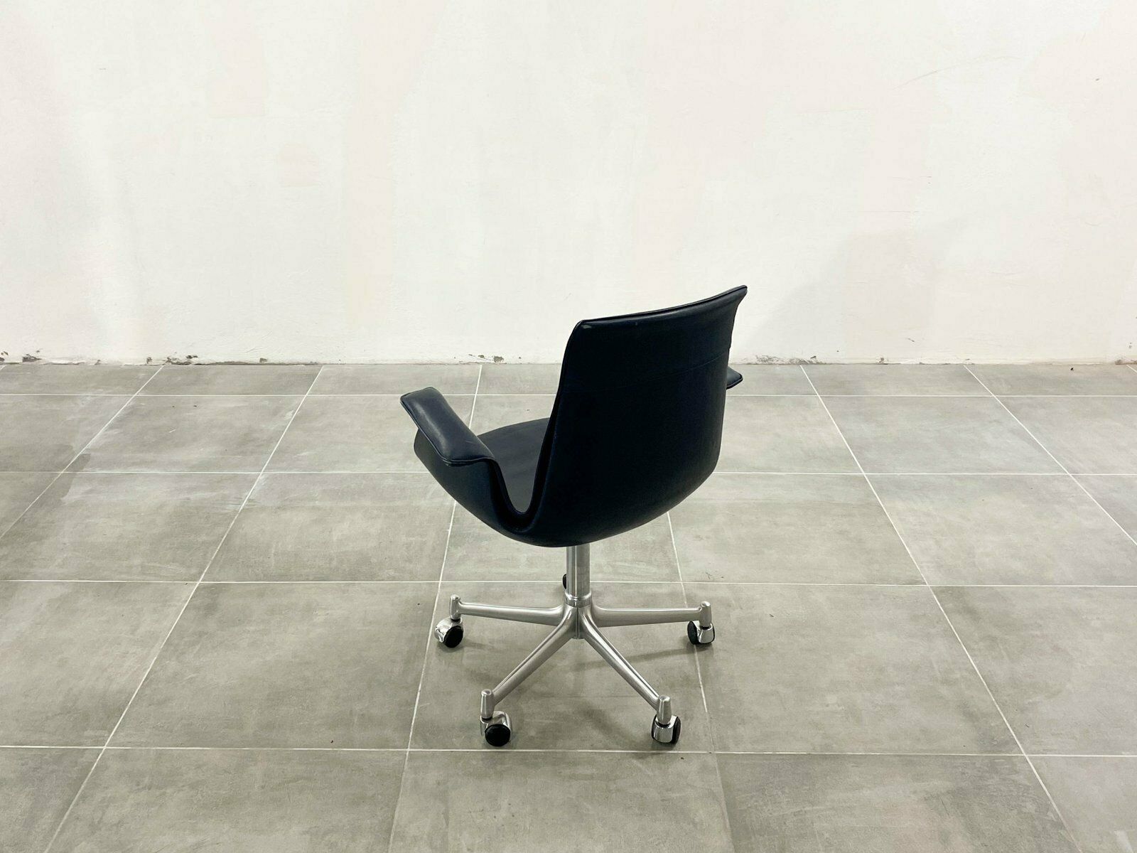 Fk 6727 Tulip Office Chair Attributed To Fabricius & Kastholm For Kill International, 1960s photo vinterior