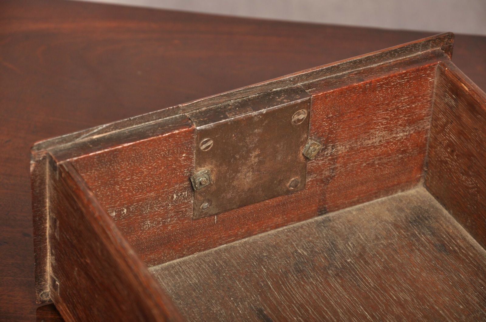 Fine Early 18th Century Mahogany Lowboy photo vinterior