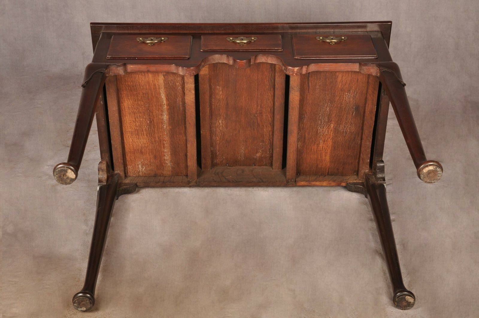 photo buy Fine Early 18th Century Mahogany Lowboy
