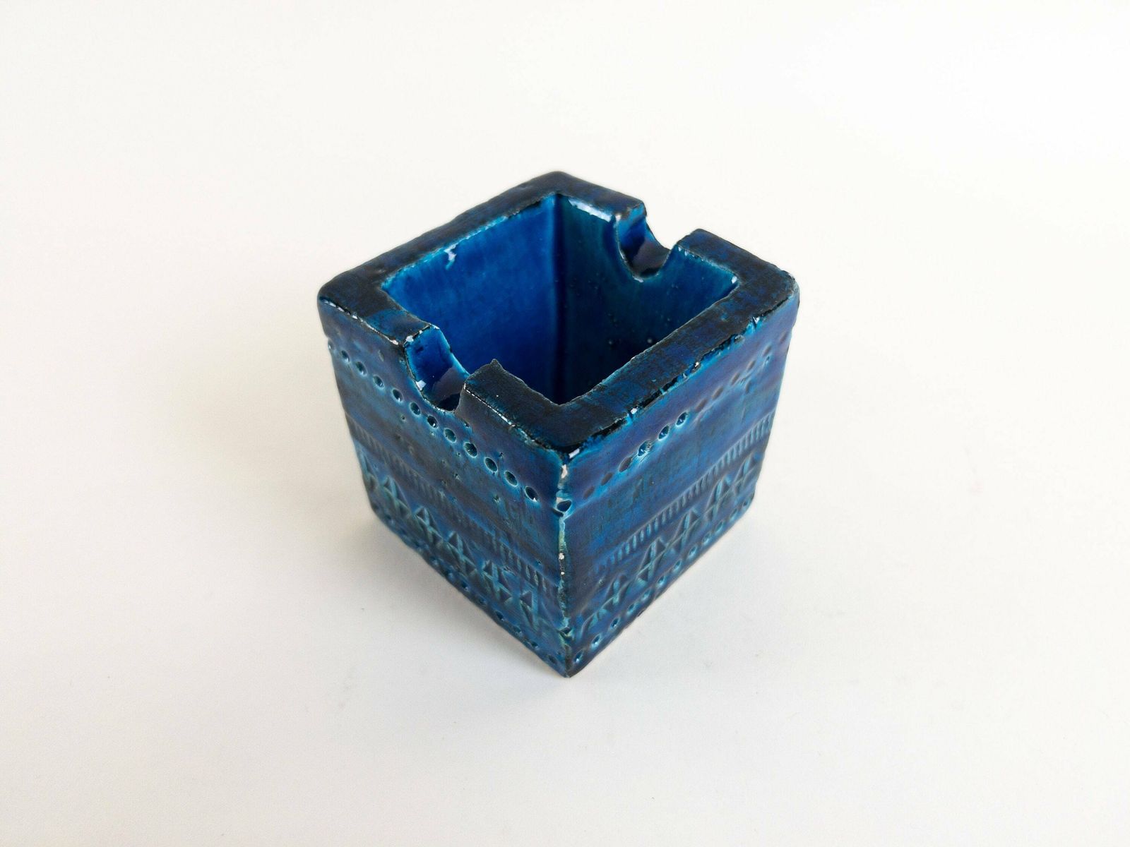 photo furniture Bitossi Rimini Blu Ashtray By Aldo Londi   Blue Italian Mid Century Ceramic Square Block Ashtray