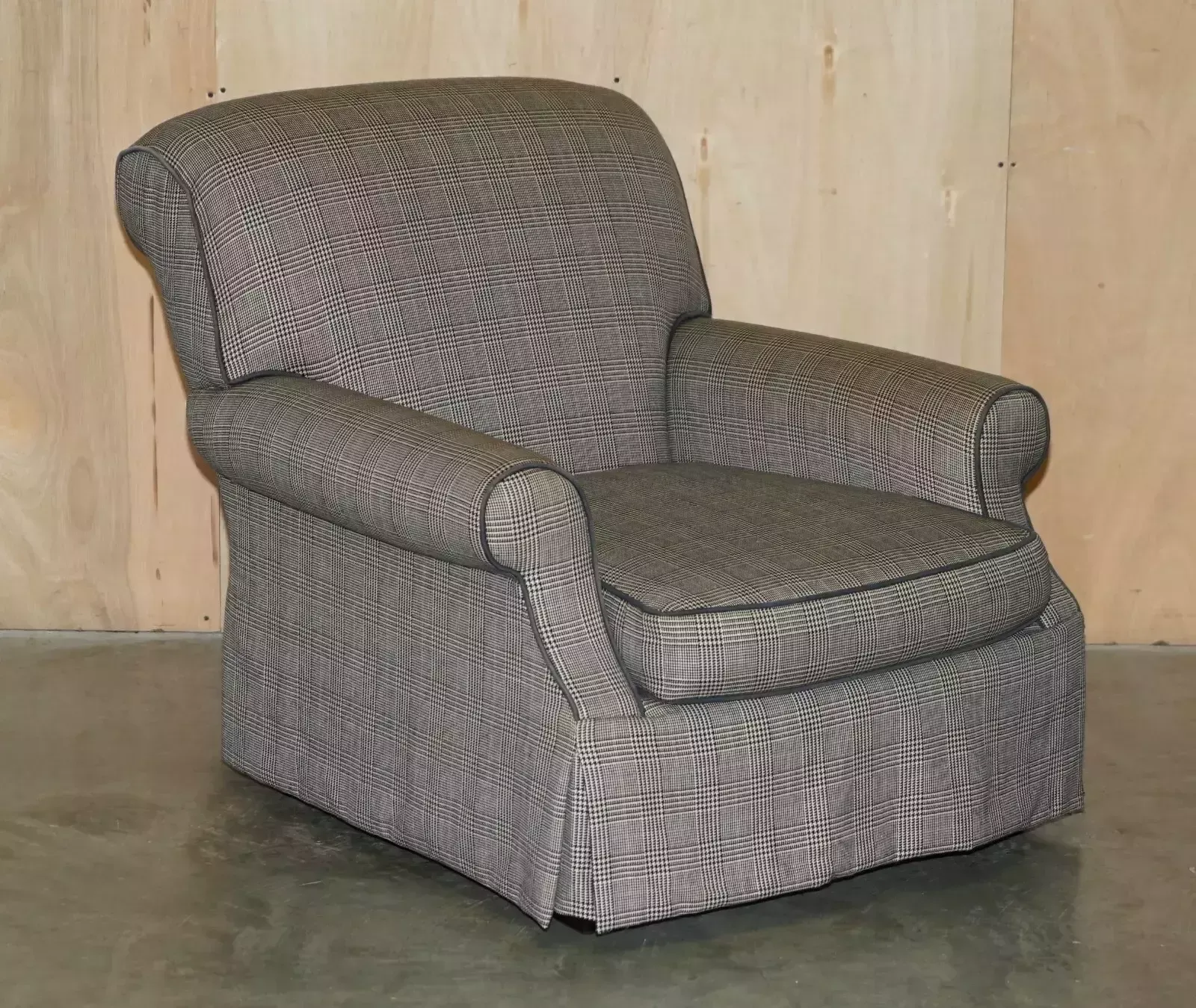 Pair Of Stunning Extra Large Ralph Lauren Armchairs In Scottish Tartan Fabric photo furniture