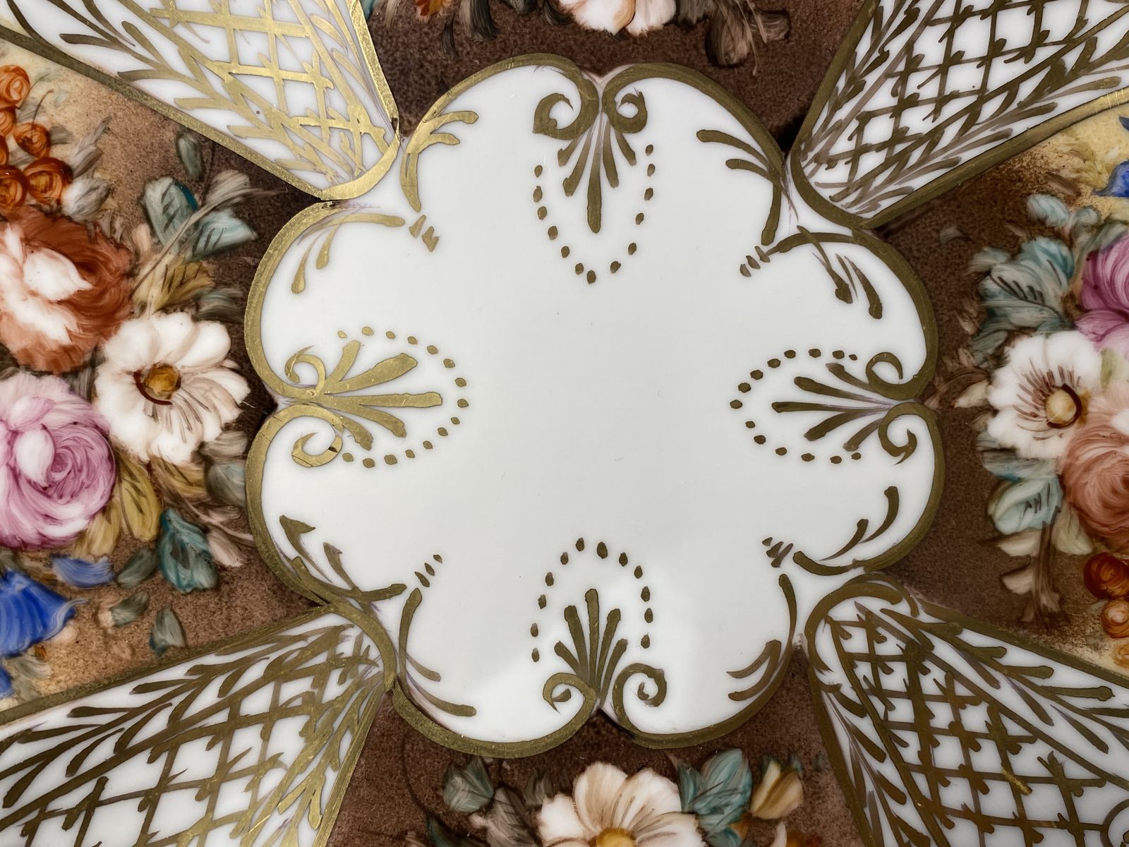 Exquisite Limoges Hand Painted Floral Gilded Plate – Antique French Elegance 22 Centimeters Wide photo buy