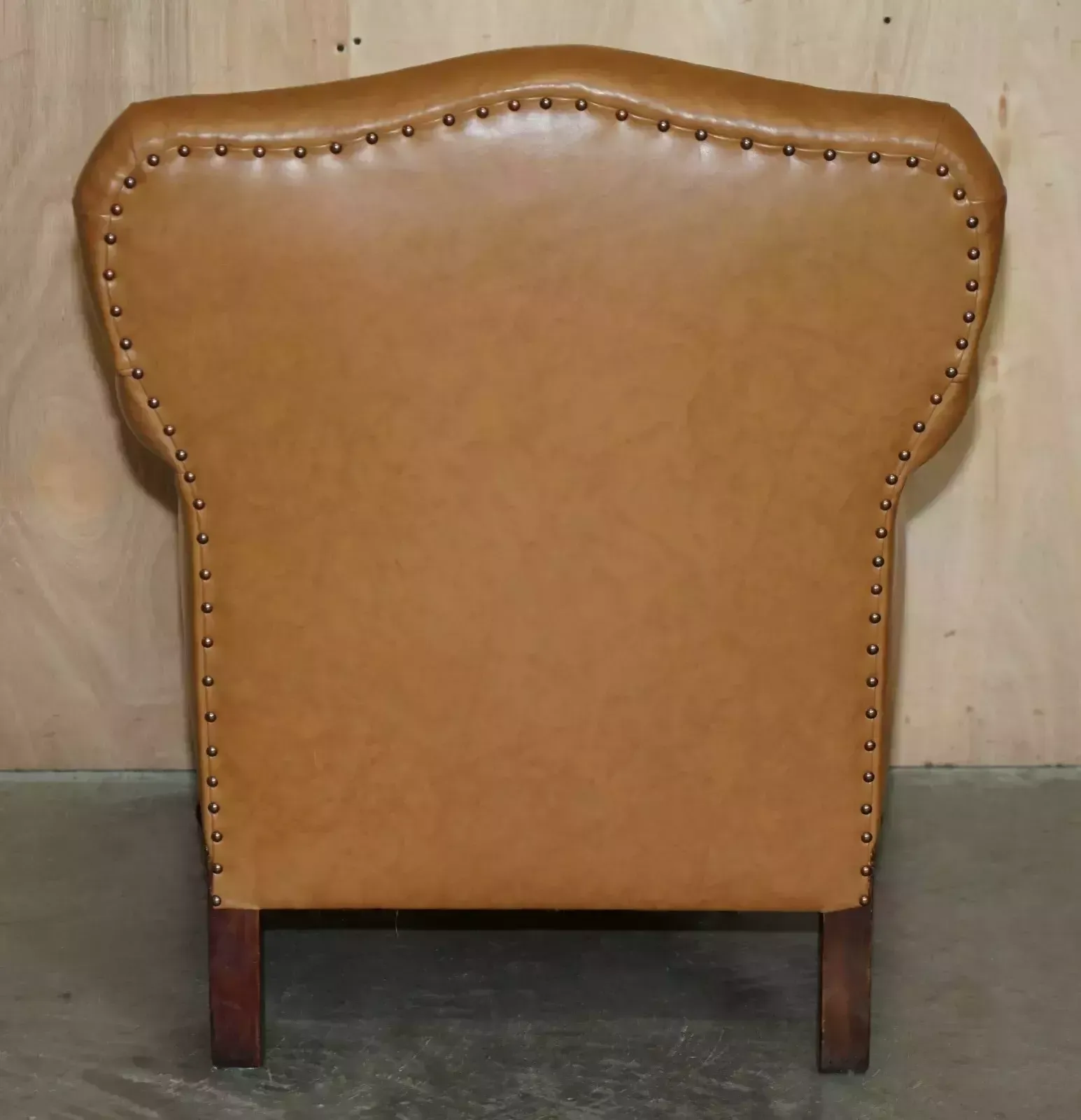 photo vintage Fine Pair Of Restored Victorian Claw & Ball Feet Cognac Brown Leather Armchairs