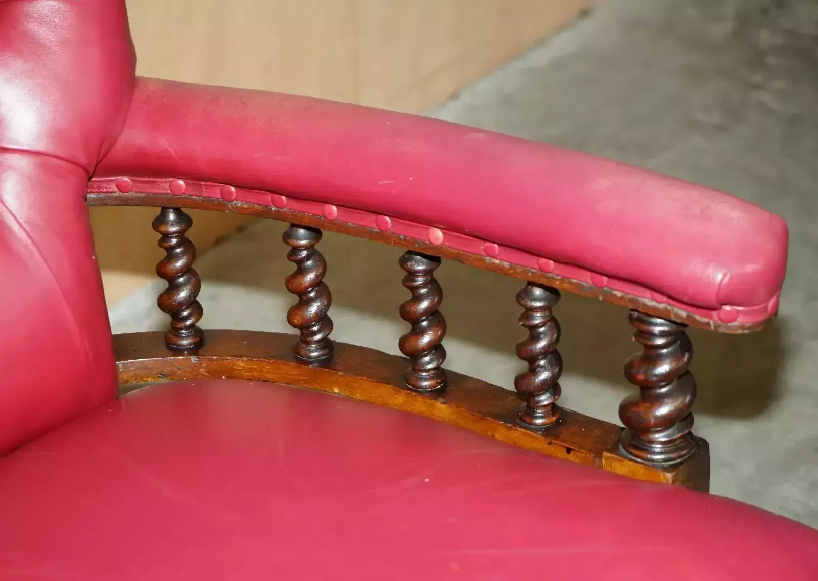 photo furniture Antique William IV 1830 Chesterfield Tufted Barley Twist Frame Leather Armchair
