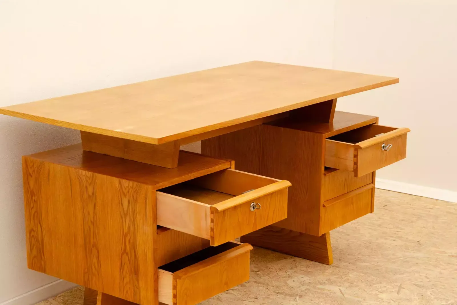 photo vintage Fully Renovated Czechoslovak Huge Writing Desk, 1970´S, Central Europe
