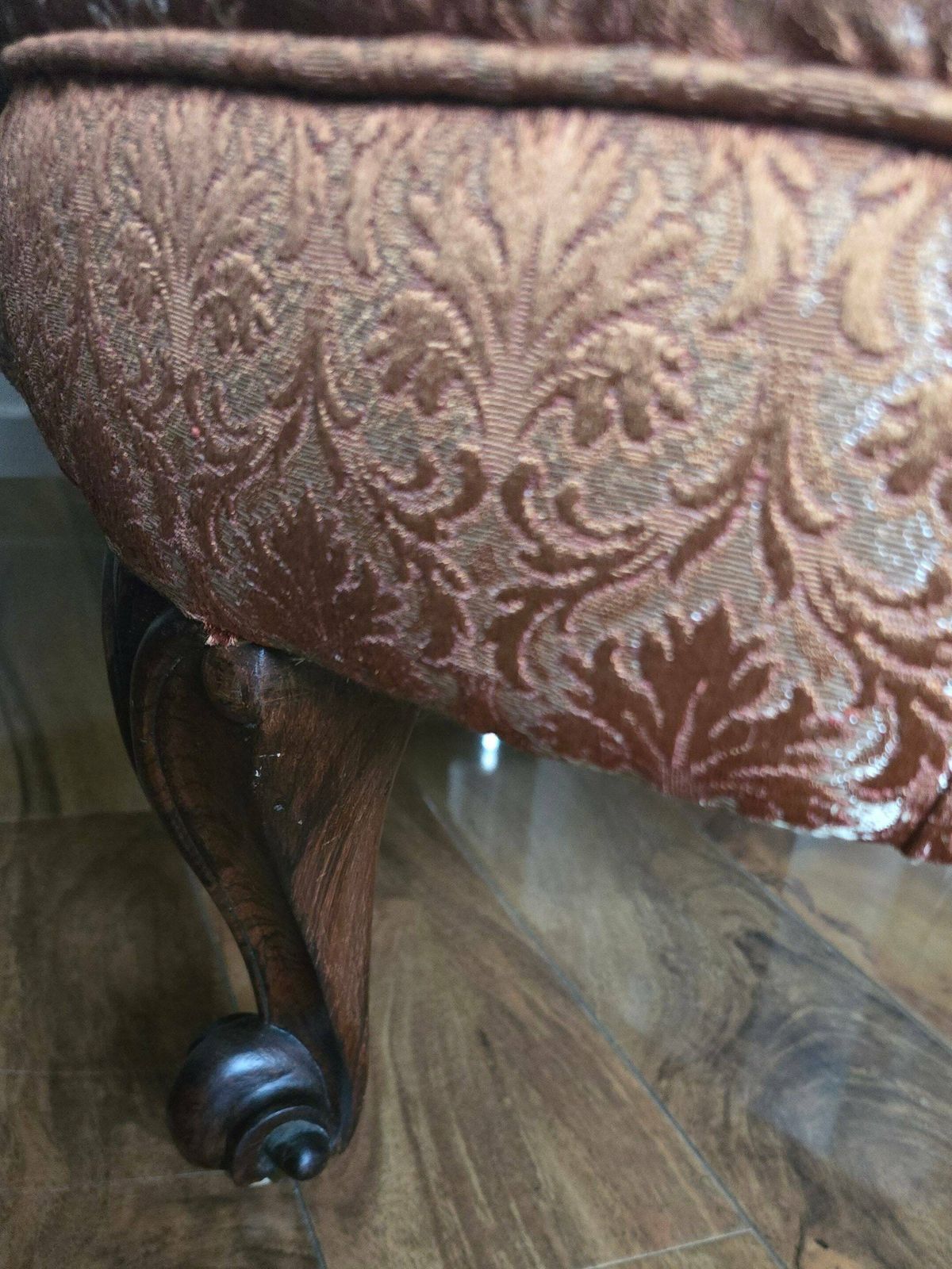 A Victorian Mahogany Show Frame Chaise Longue With Raised Back, Upholstered In Buttoned Floral Material photo furniture