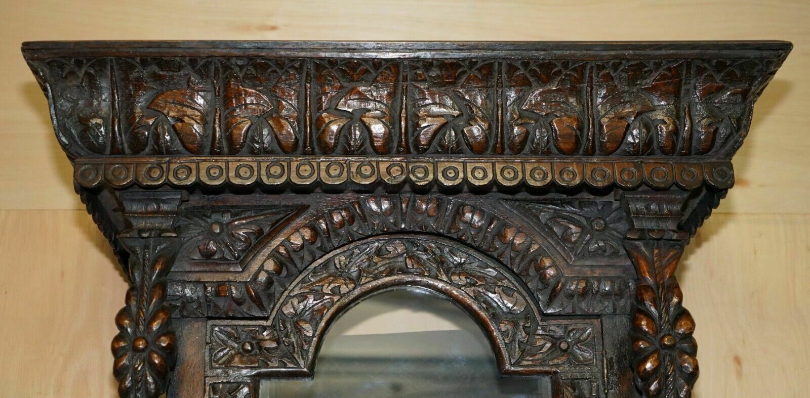 photo vintage Exquisite Antique Restored Hand Carved Grandfather Clock Case Depicting A King