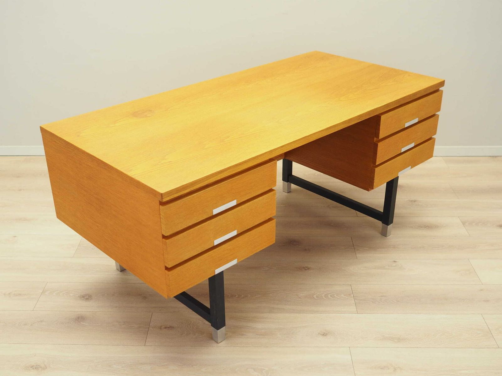 Ash Desk, Danish Design, 1970s, Manufacturer: Eigil Petersens Møbelfabrik photo vinterior