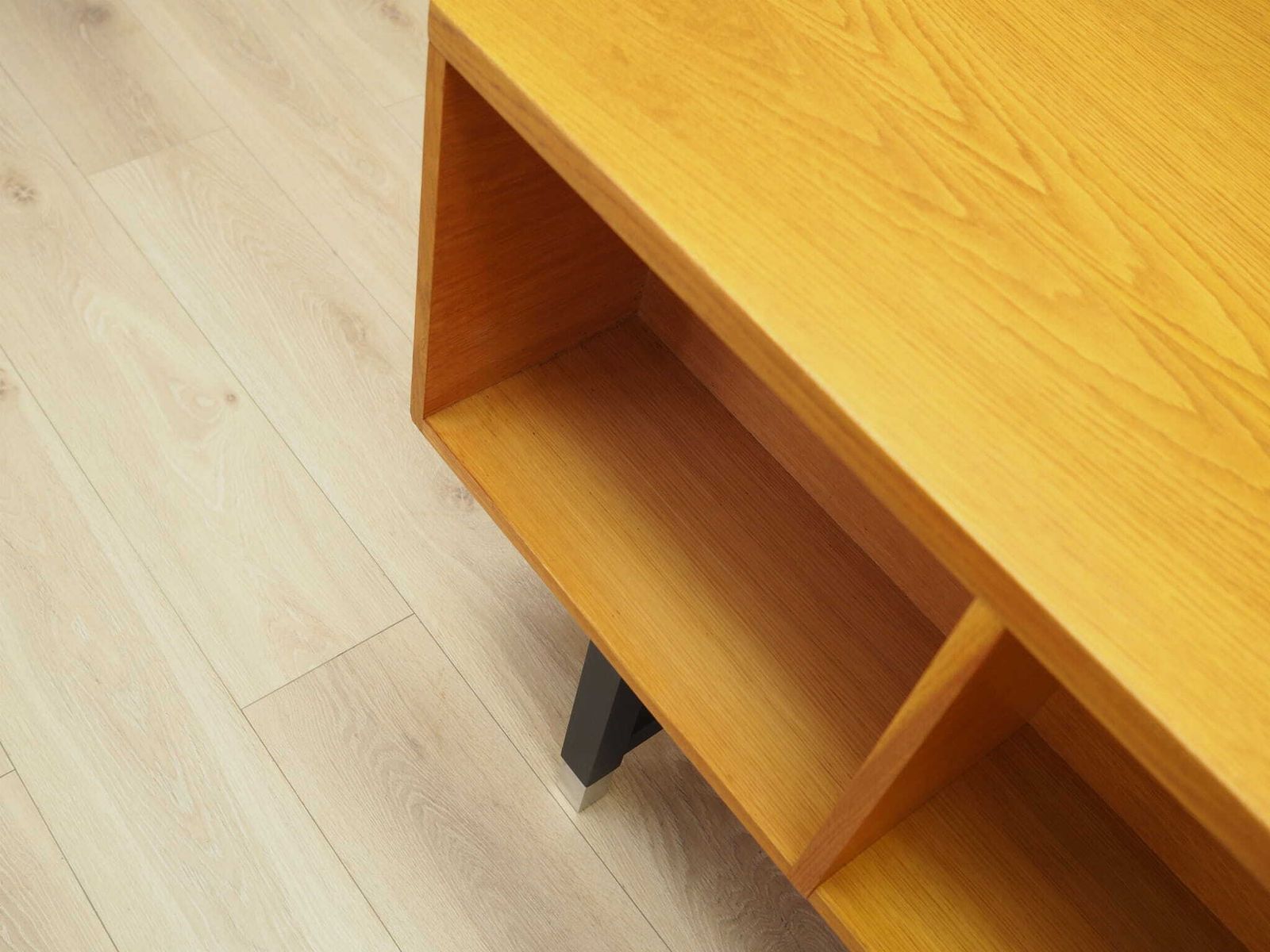 photo vinterior Ash Desk, Danish Design, 1970s, Manufacturer: Eigil Petersens Møbelfabrik