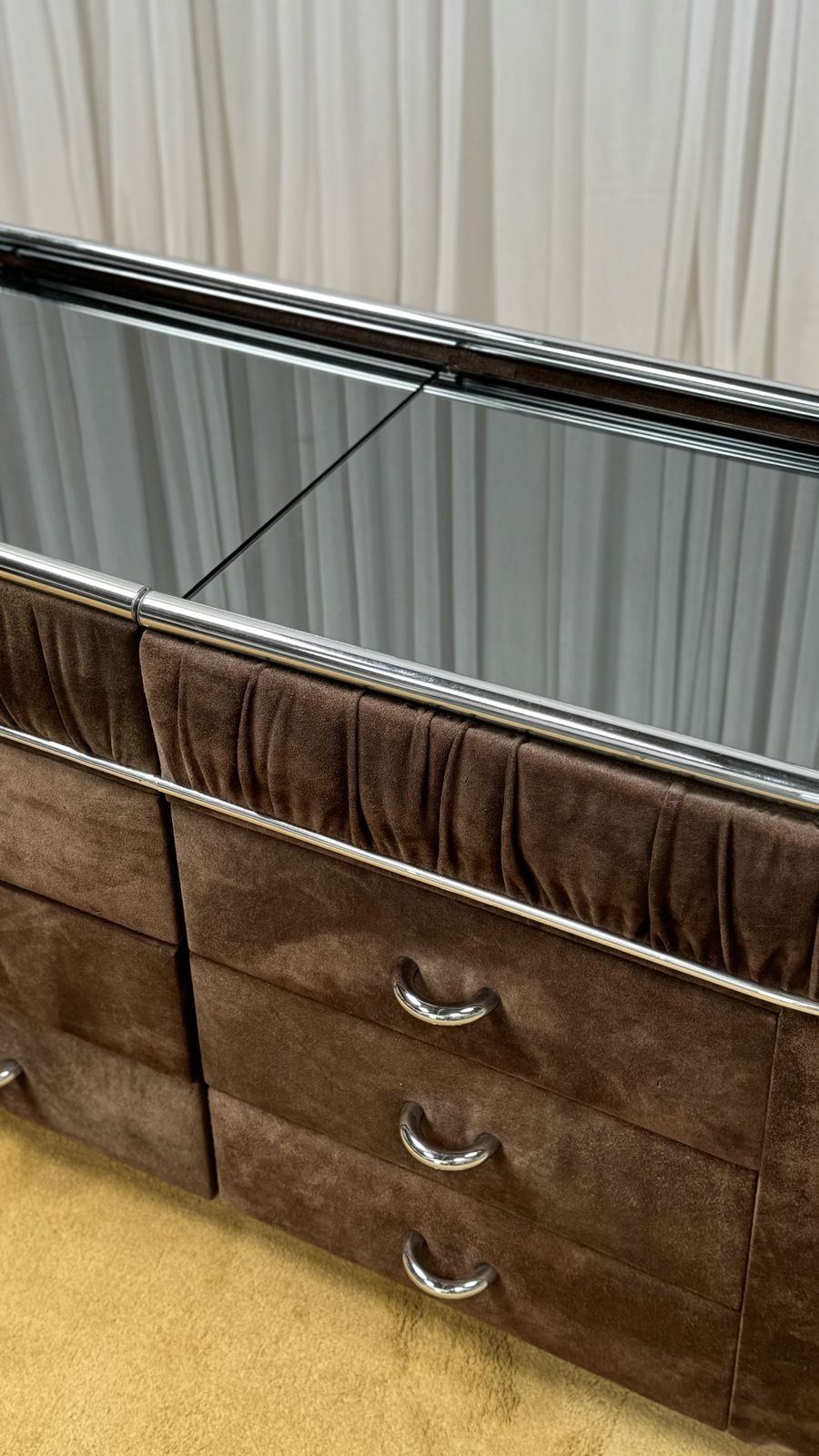 photo vintage Superb 1970’s Brown Suede Vanity Dresser