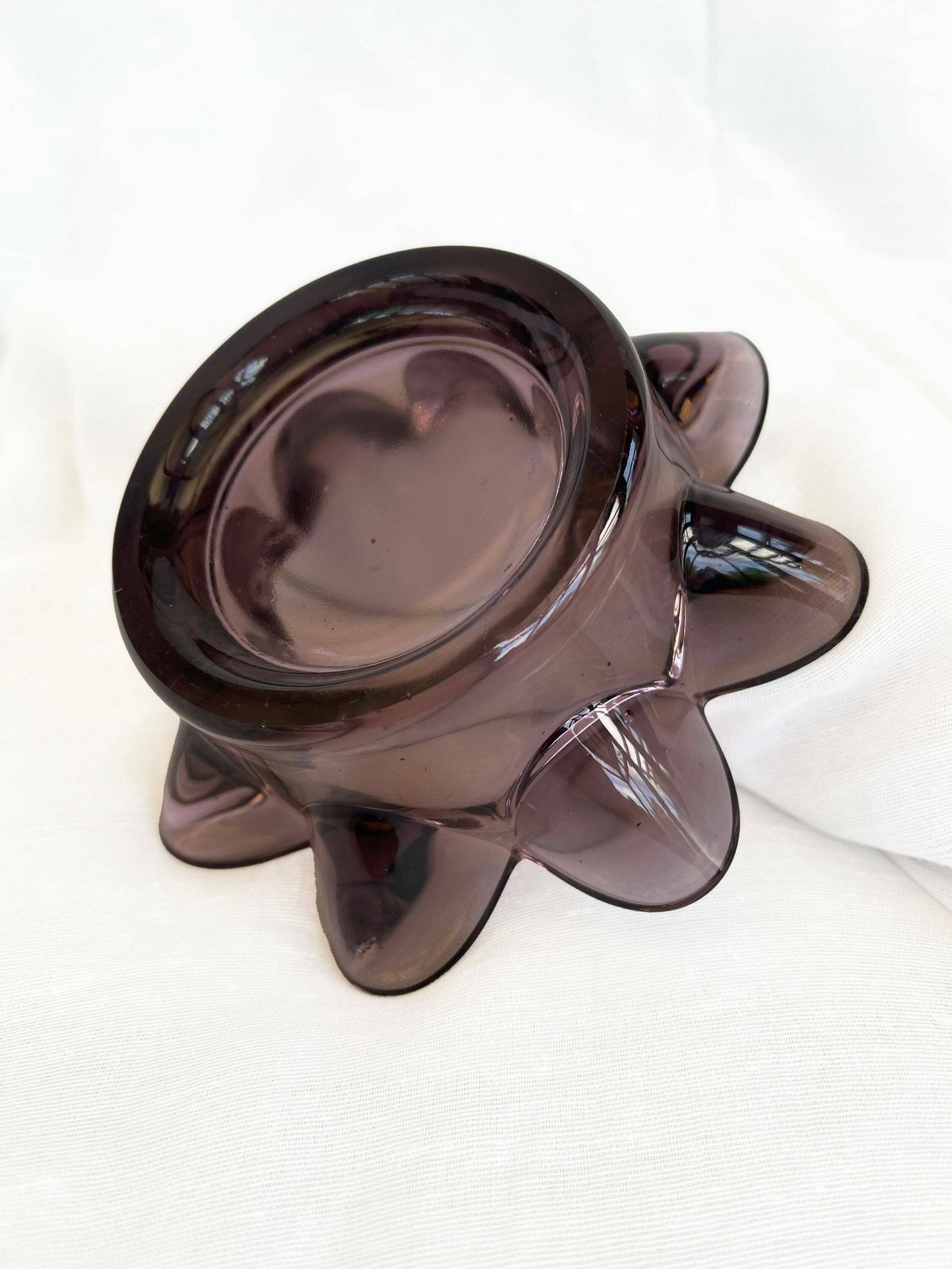 Sklo Union Czech Vintage Art Glass 1962. Amethyst Stylised Flower Design Glass Bowl photo vinterior