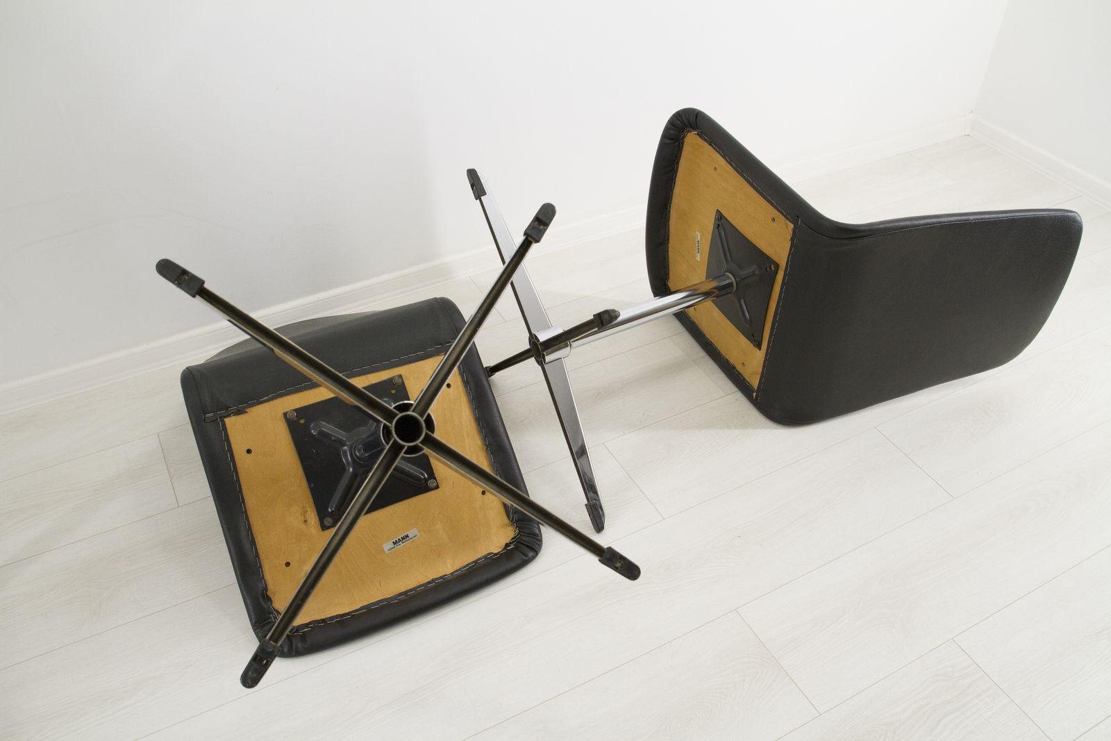 Mid Century Modern Dining Chairs, Set Of 4 Black Swivel Chairs photo for sale