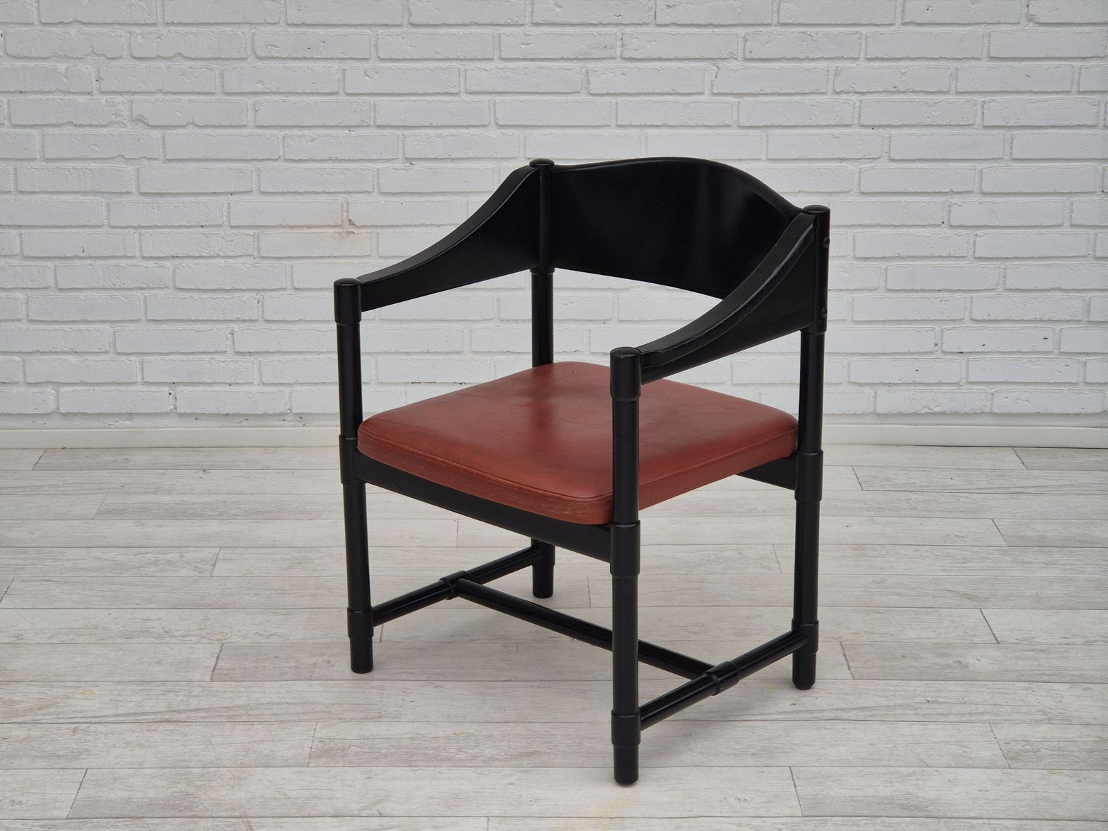 photo vinterior 1970s, Set Of 2 Finnish Armchairs By Lepokalusto, Original Condition, Birch Wood, Leather.