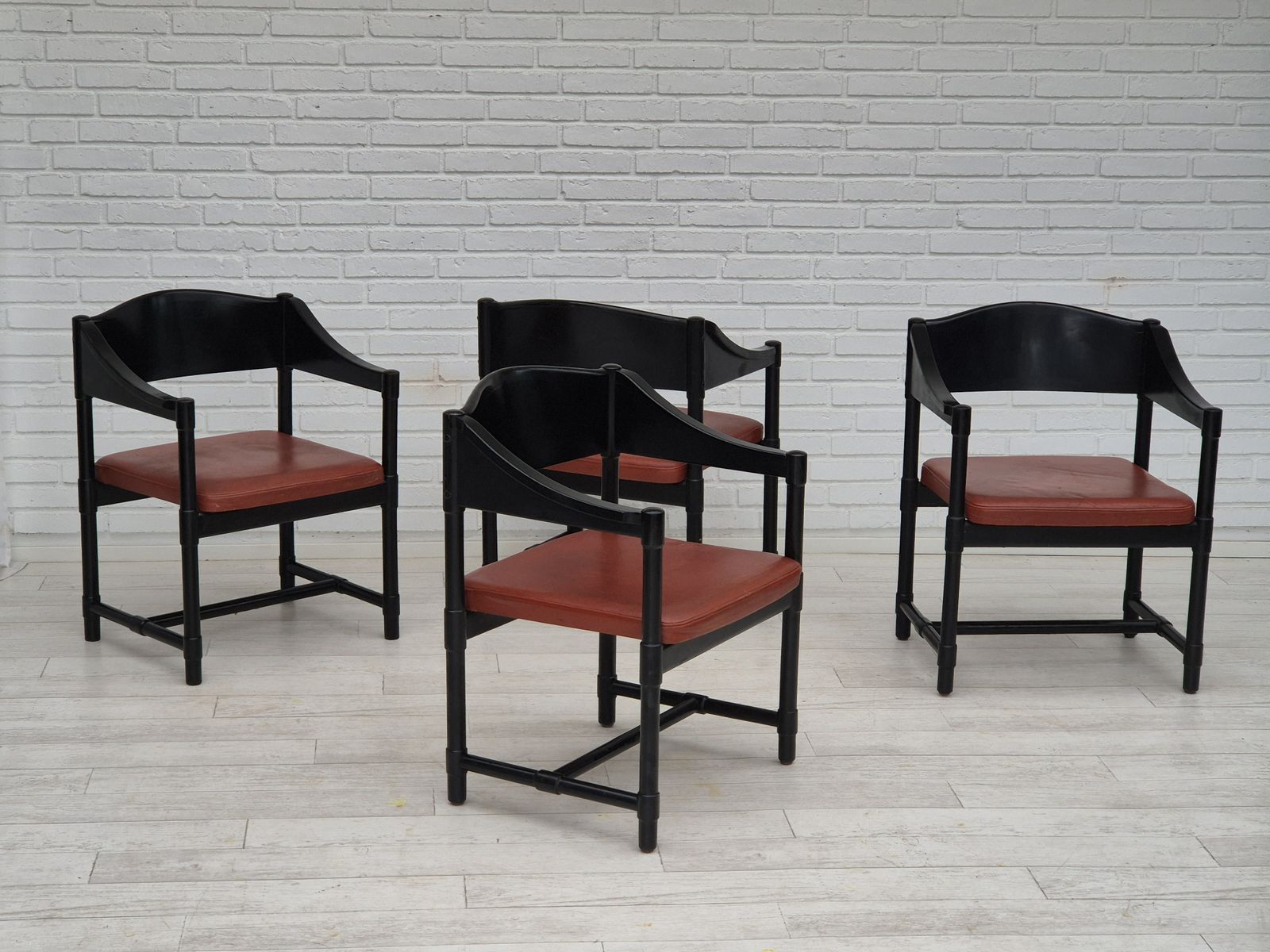 Jaren 1970, Set Van 4 Finse Fauteuils Van Lepokalusto, Berkenhouten Frame, Leer. photo furniture