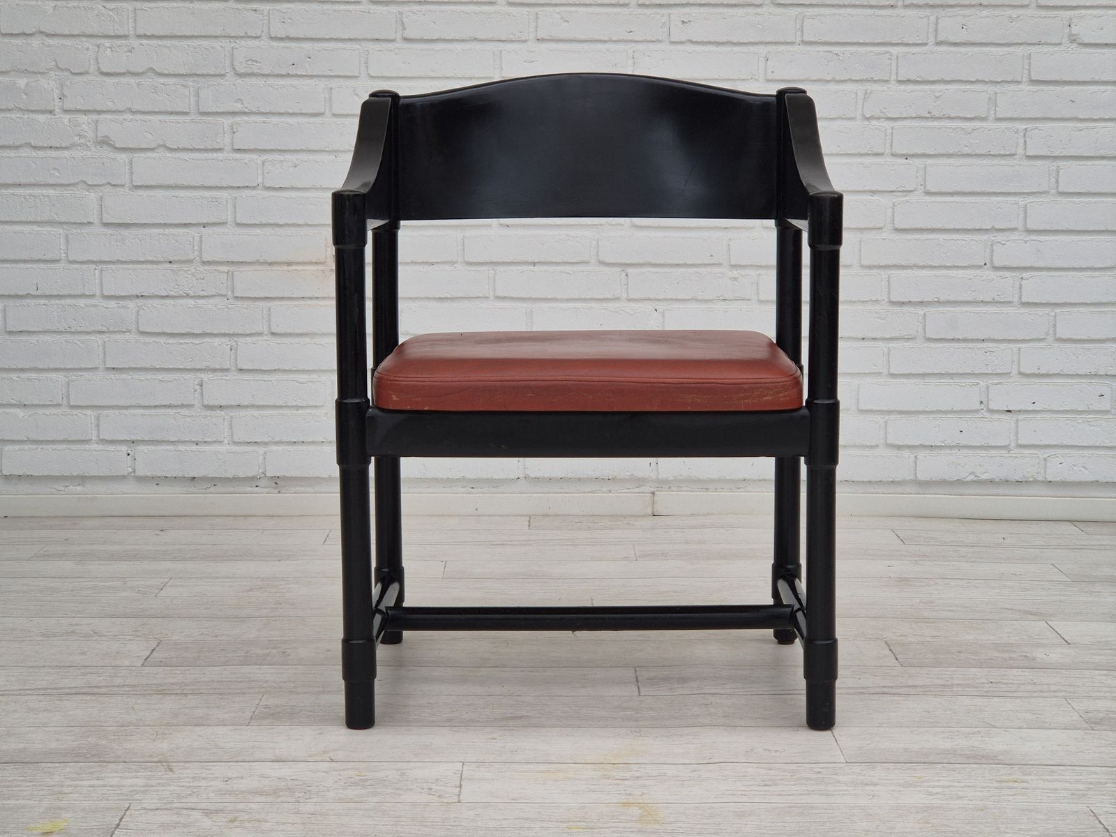 photo furniture Jaren 1970, Set Van 4 Finse Fauteuils Van Lepokalusto, Berkenhouten Frame, Leer.