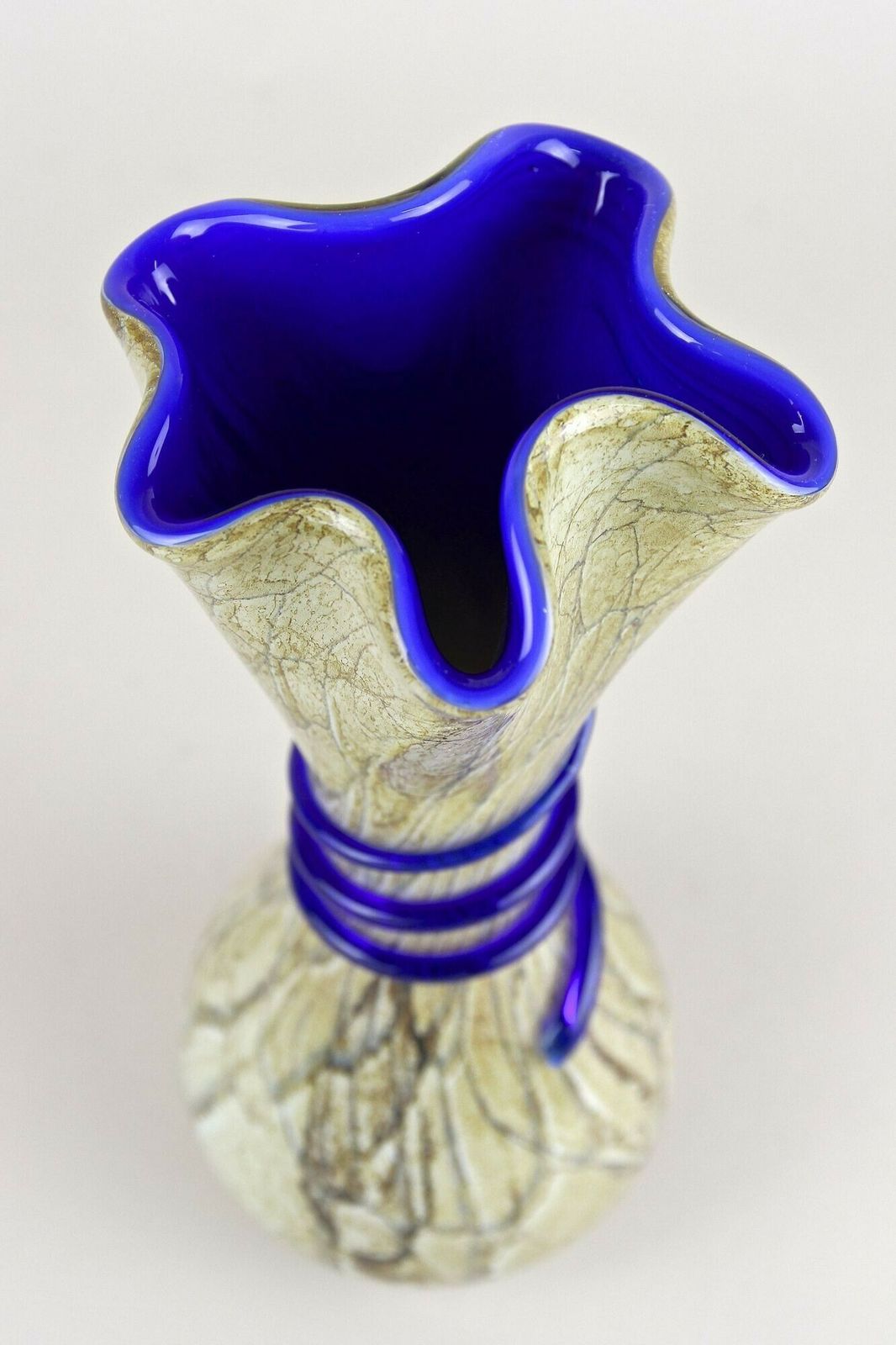 photo vintage Mid Century Modern Murano Glass Vase With Blue Glass Thread, Italy Ca. 1970s