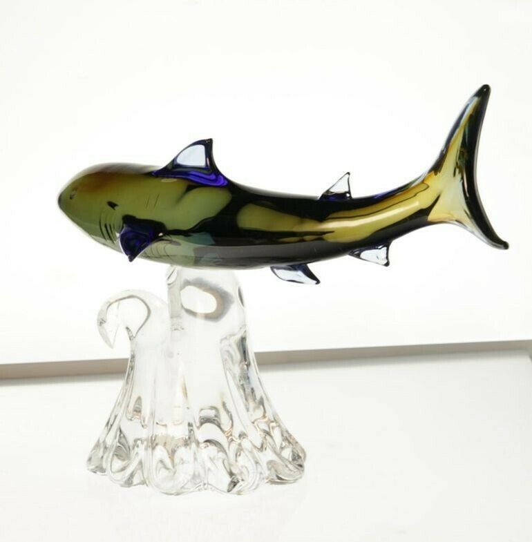 Roberto Camozzo For Wyland, Hunting Shark On A Base, Murano Glass 1990s, Signed photo vinterior