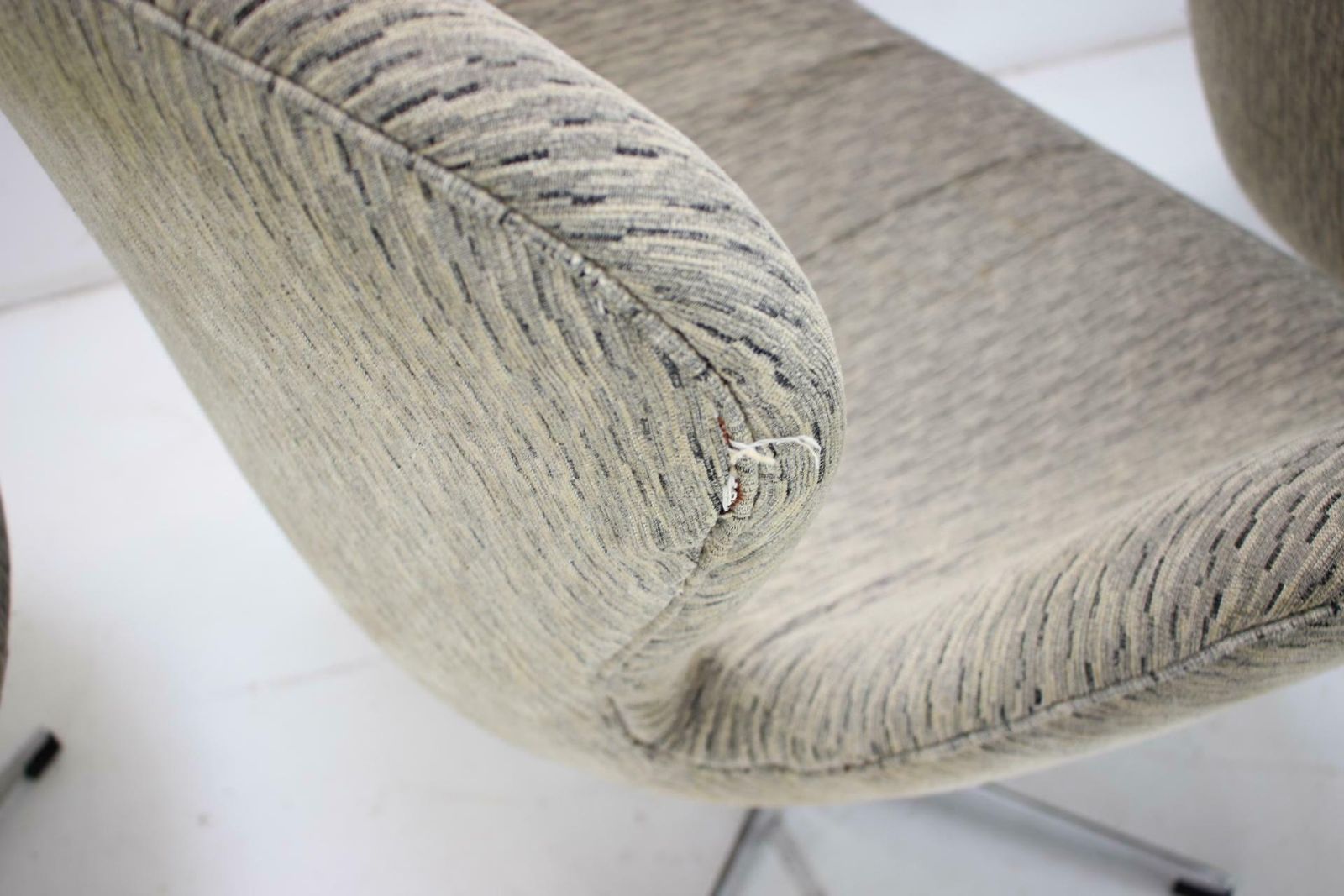 photo vinterior Three Swivel Lounge Armchairs In The Style Of Arne Jacobsen, 1990s