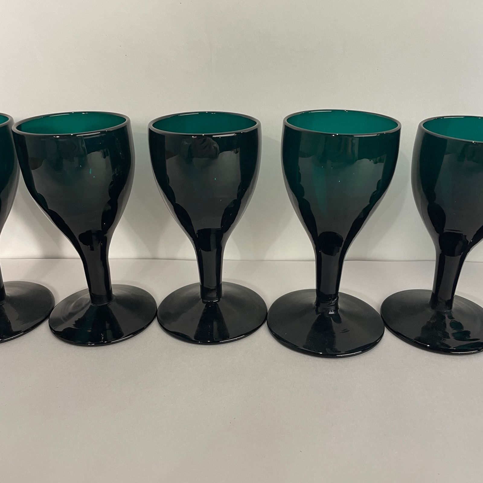 A Set Of 8 Victorian Green Glasses photo furniture