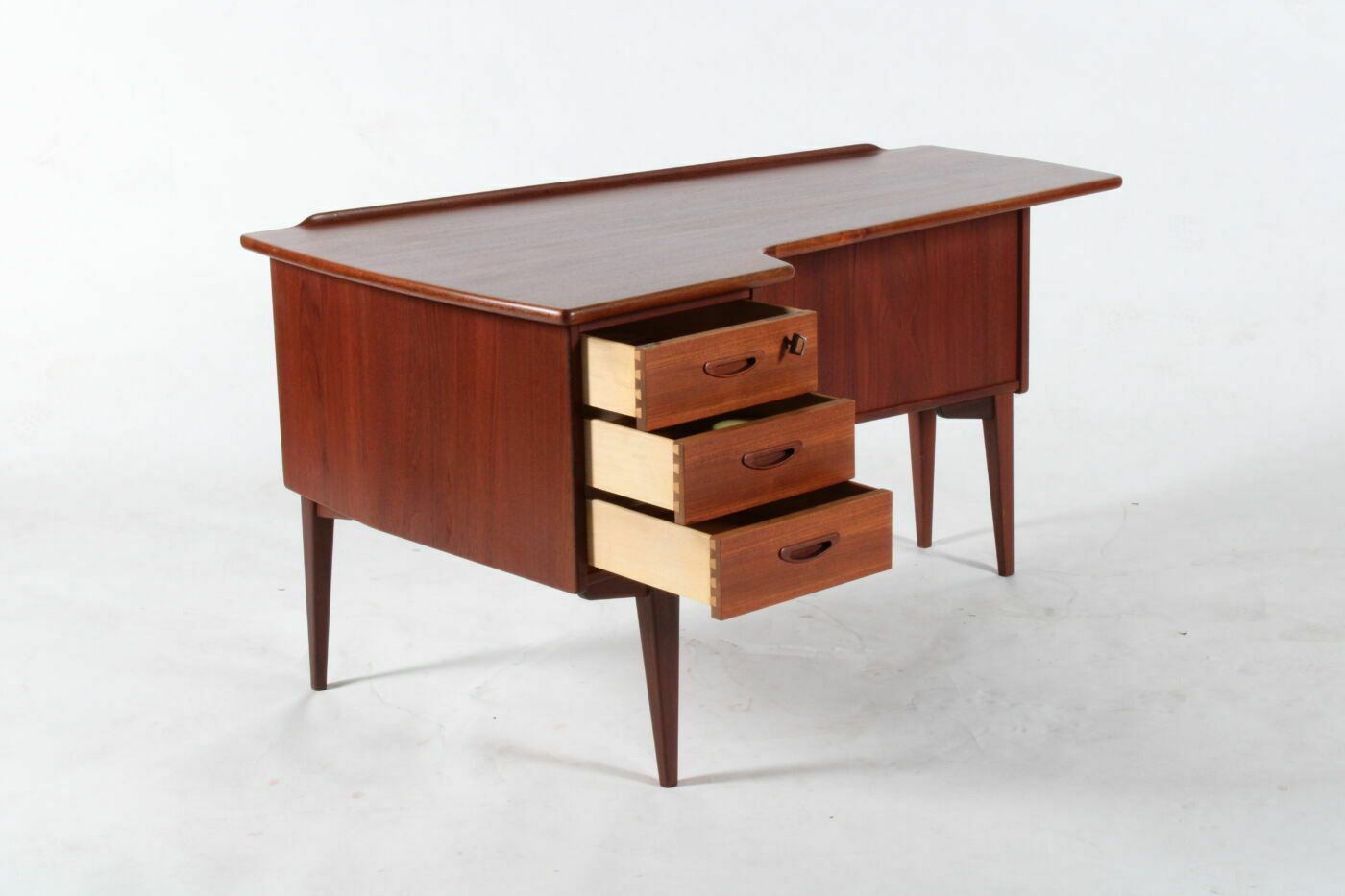 photo furniture Beautiful Boomerang Style Scandanavian Desk In Teak By Goran Strand For Lelangs Mobelfabrik