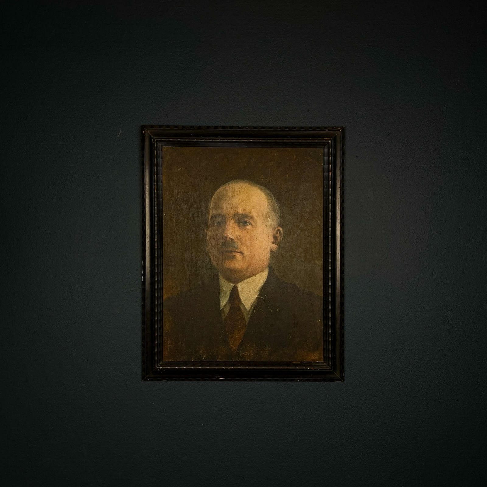 Antique Painting Portrait "Man In A Suit", Plywood, Oil, Unknown Artist, Italy, Late 19th Century. photo Art