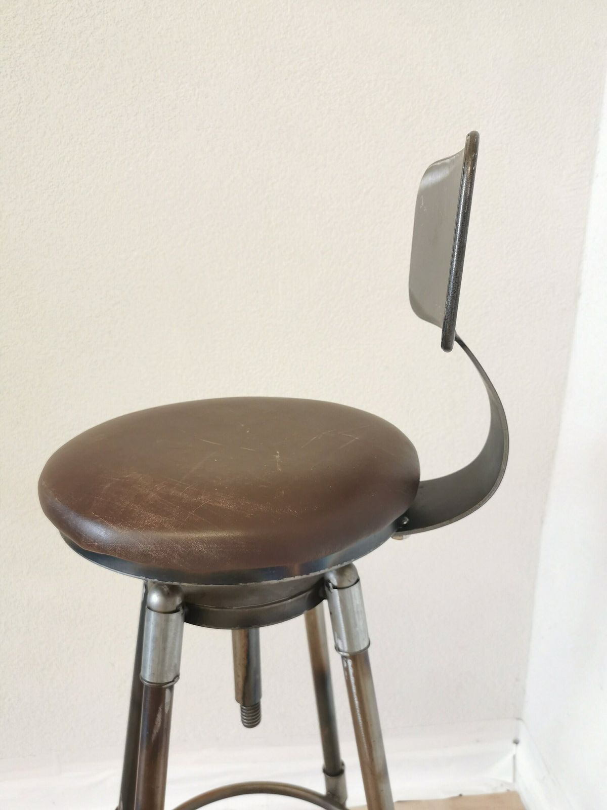 photo furniture Vintage Unique Handmade Metal High Bar Chair With Adjustable Height / 1970s Leather Seat Office Working Swivel Chair